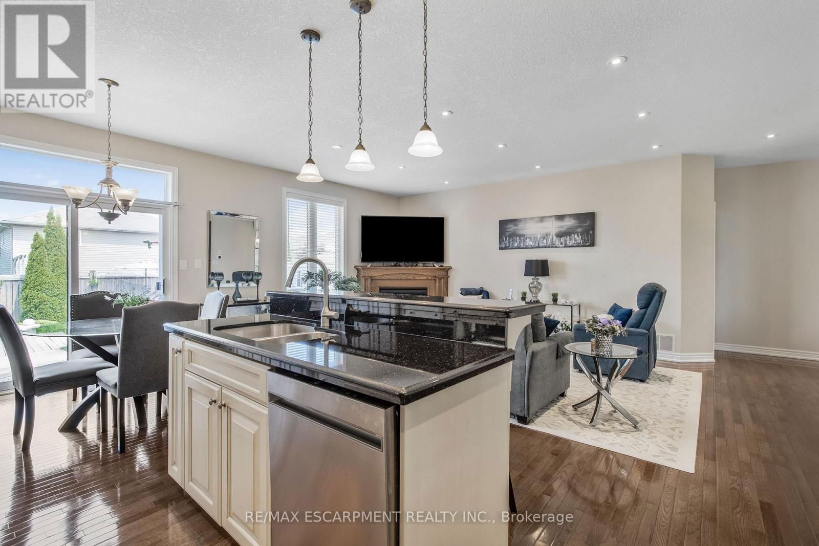 14 MAPLEVIEW DRIVE Image 22