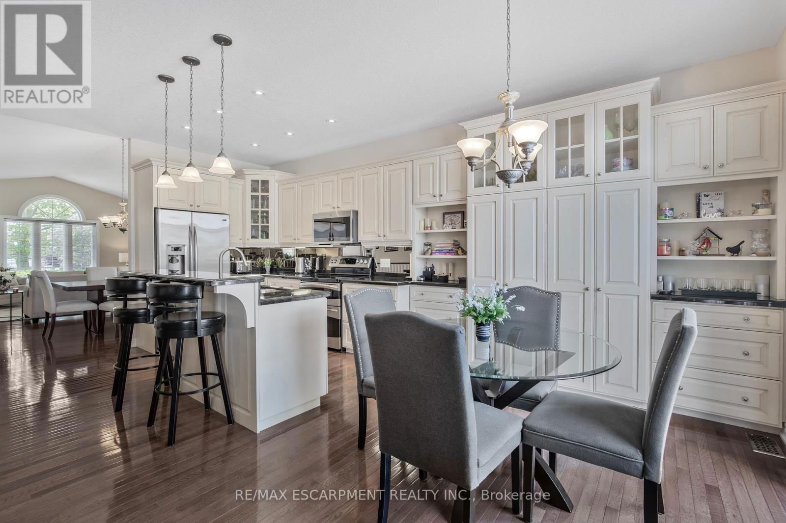 14 MAPLEVIEW DRIVE Image 23