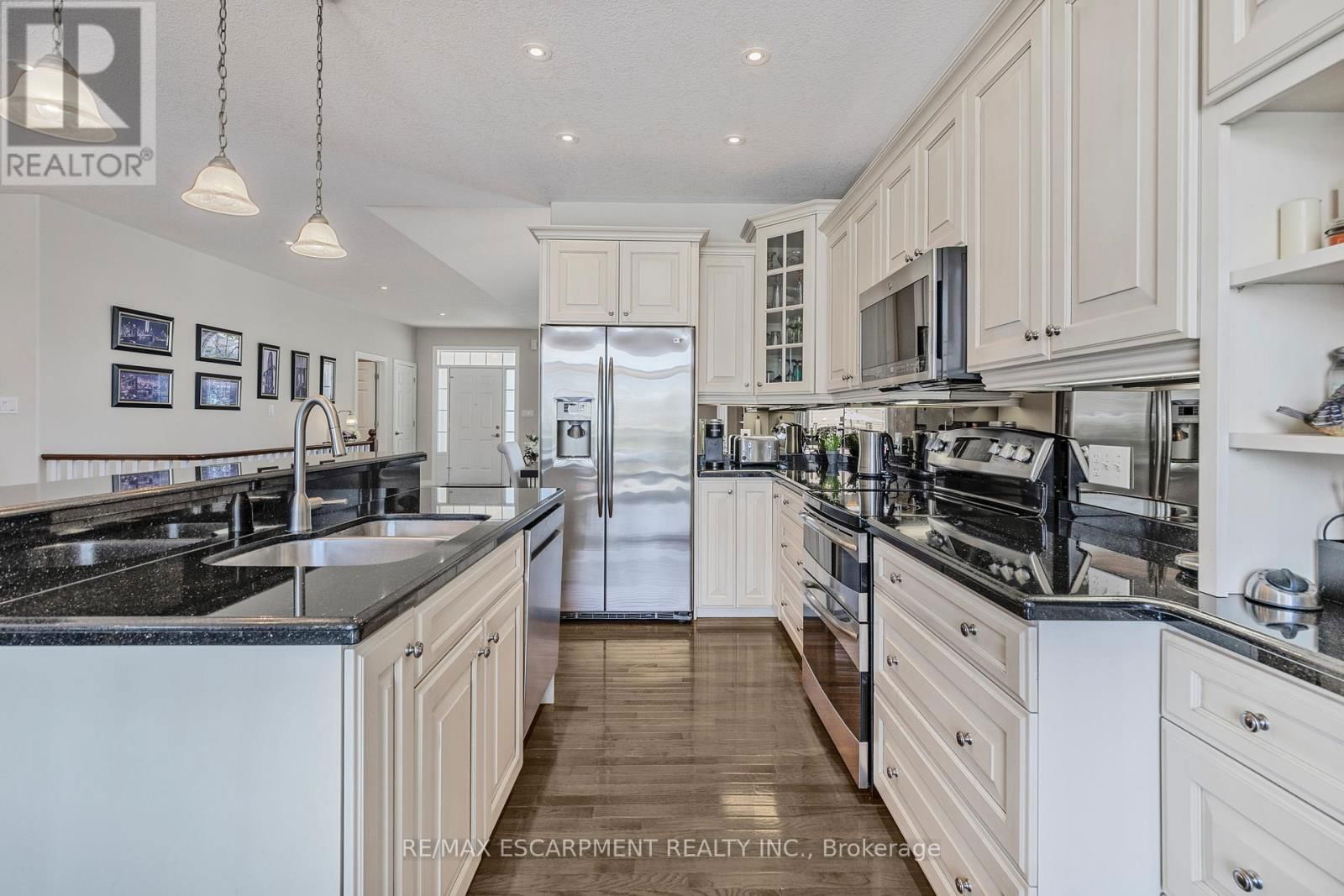 14 MAPLEVIEW DRIVE Image 24