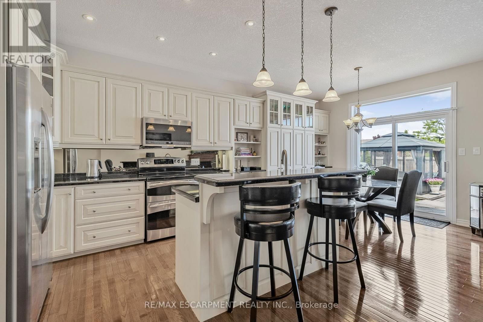 14 MAPLEVIEW DRIVE Image 25