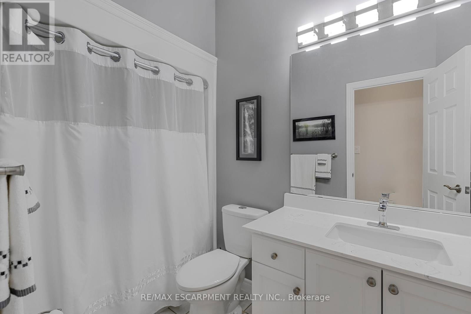 14 MAPLEVIEW DRIVE Image 32