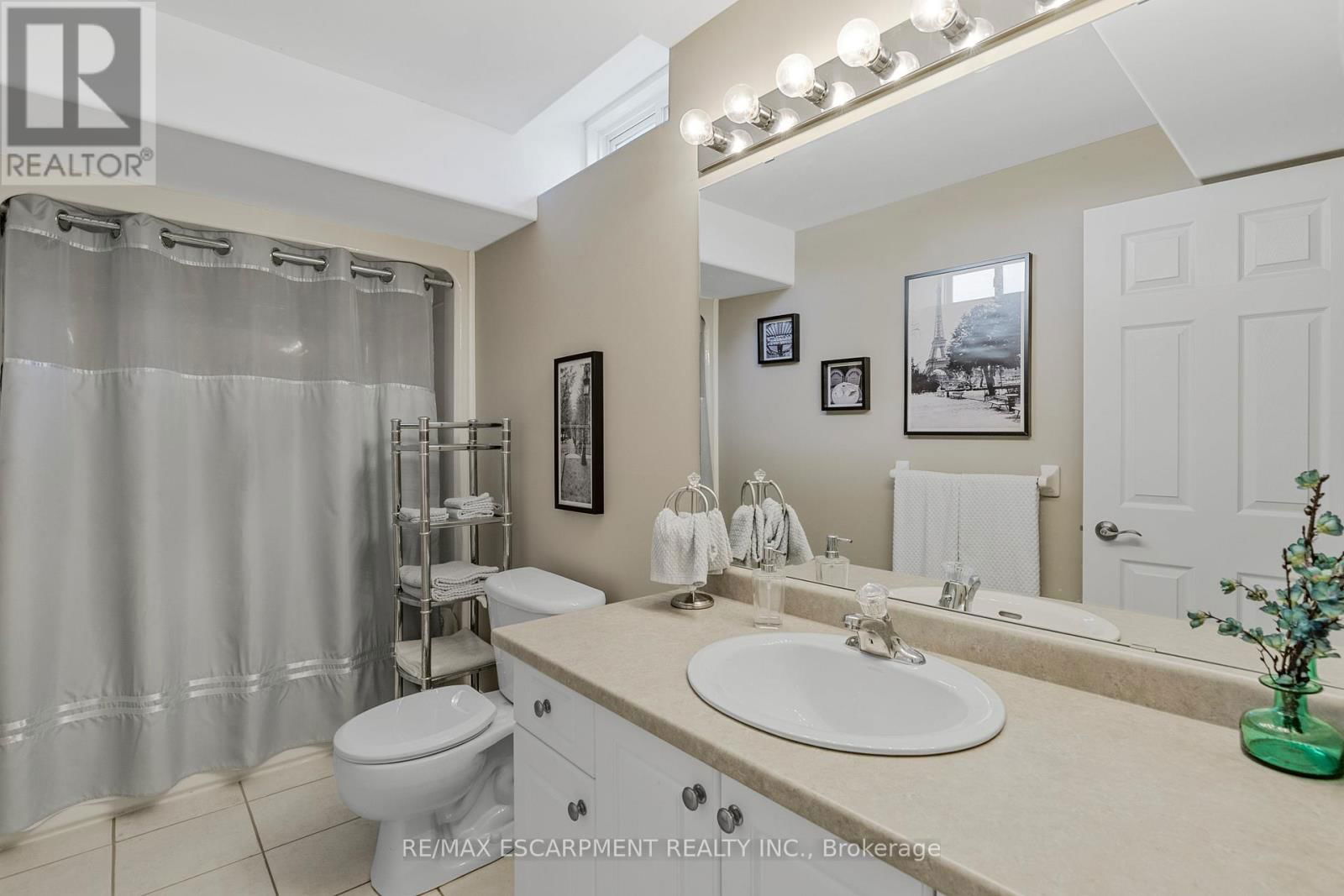 14 MAPLEVIEW DRIVE Image 35