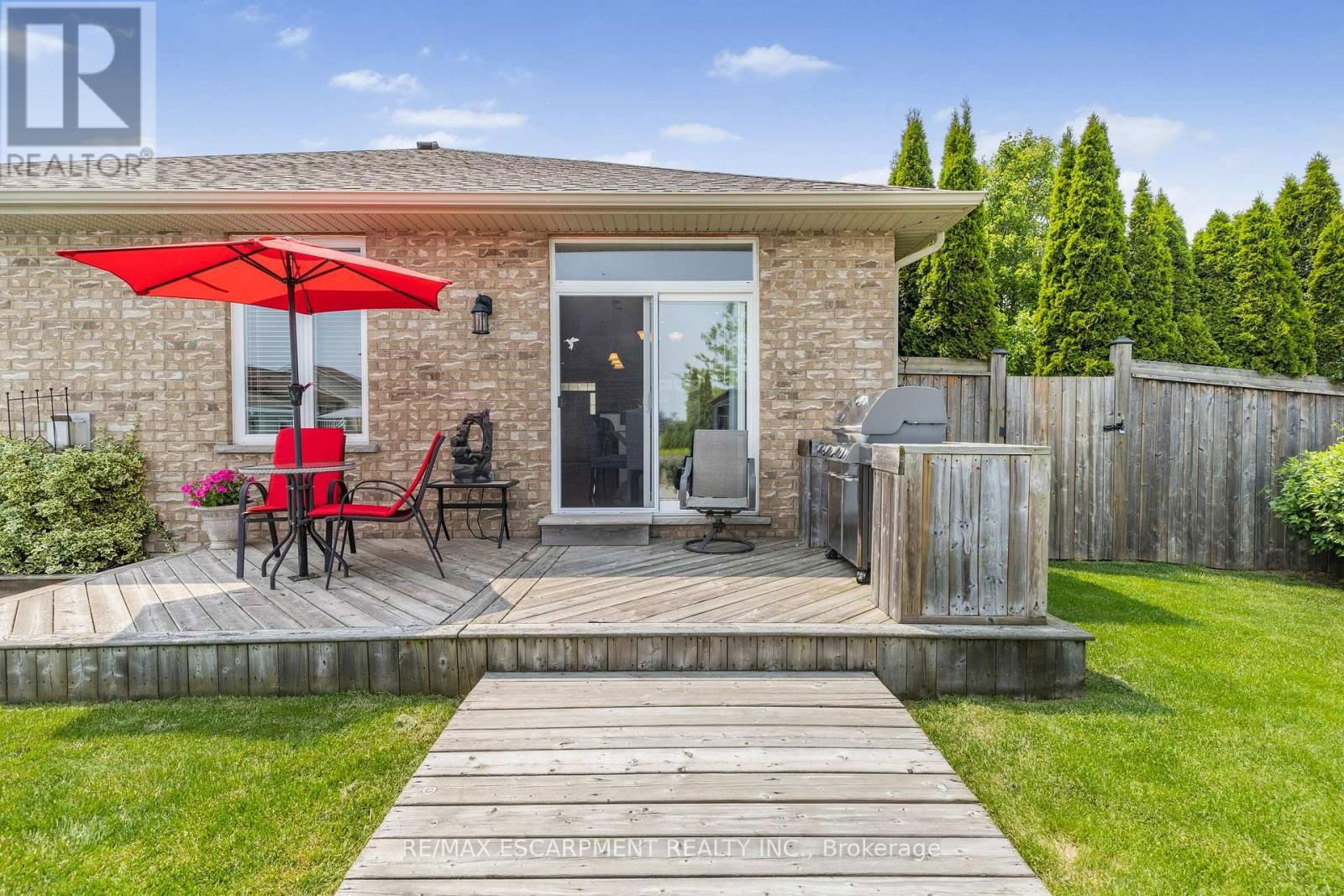 14 MAPLEVIEW DRIVE Image 38