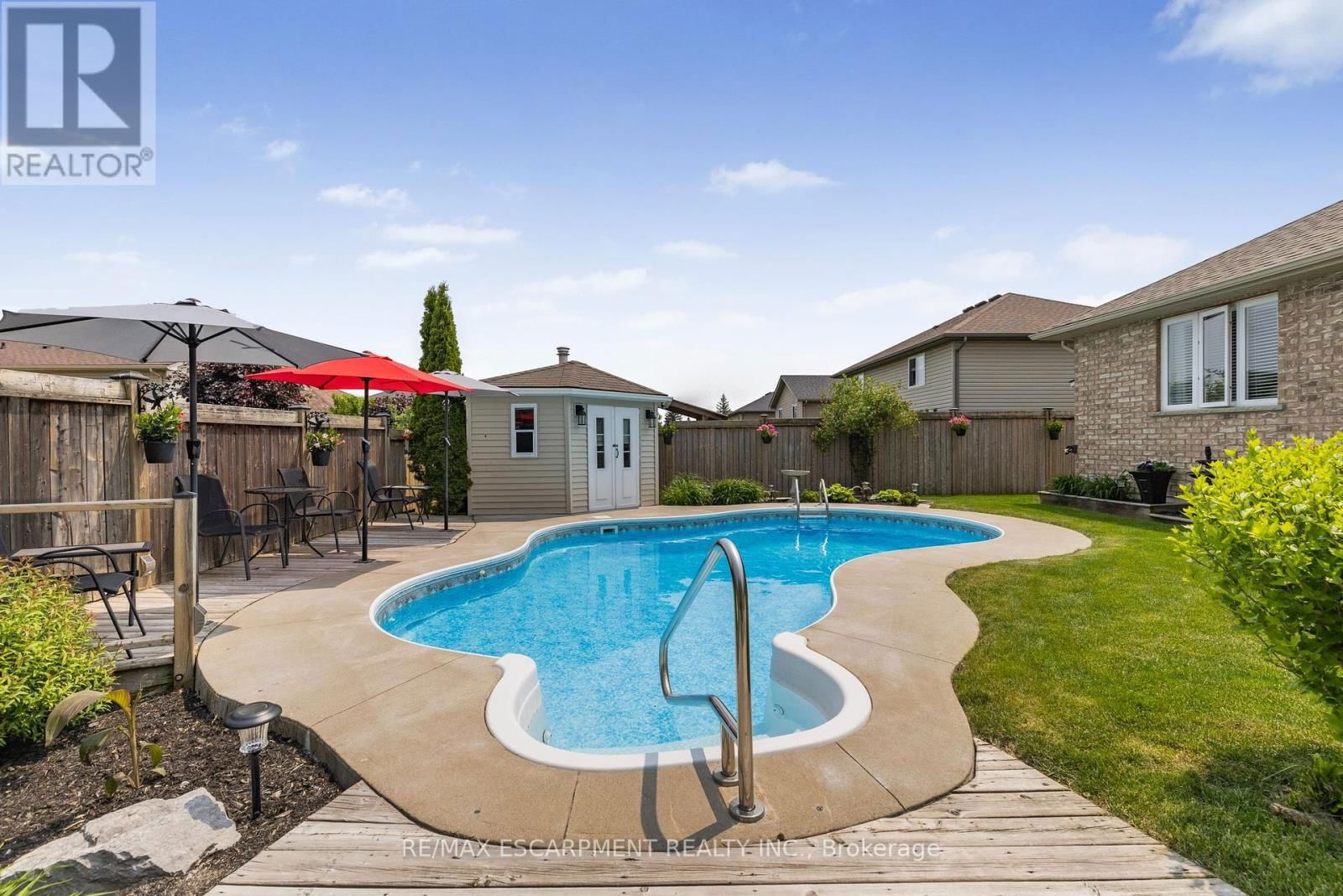 14 MAPLEVIEW DRIVE Image 41