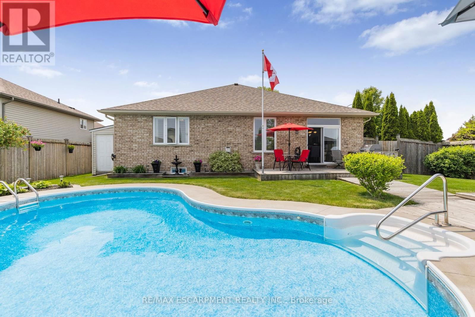 14 MAPLEVIEW DRIVE Image 43