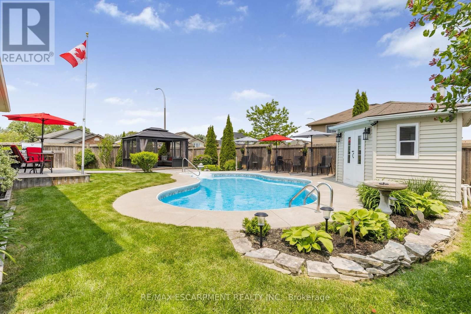 14 MAPLEVIEW DRIVE Image 44