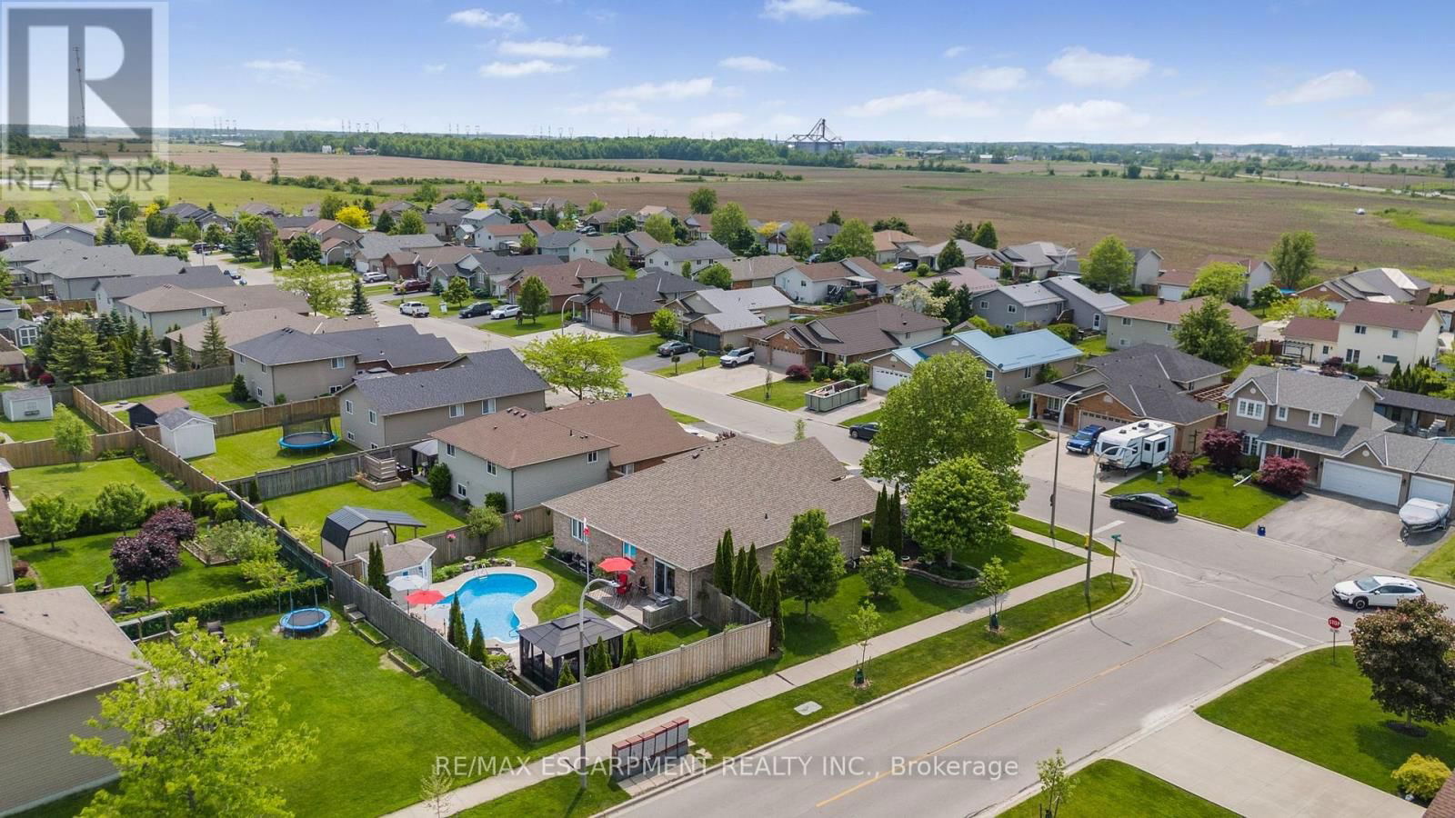 14 MAPLEVIEW DRIVE Image 48