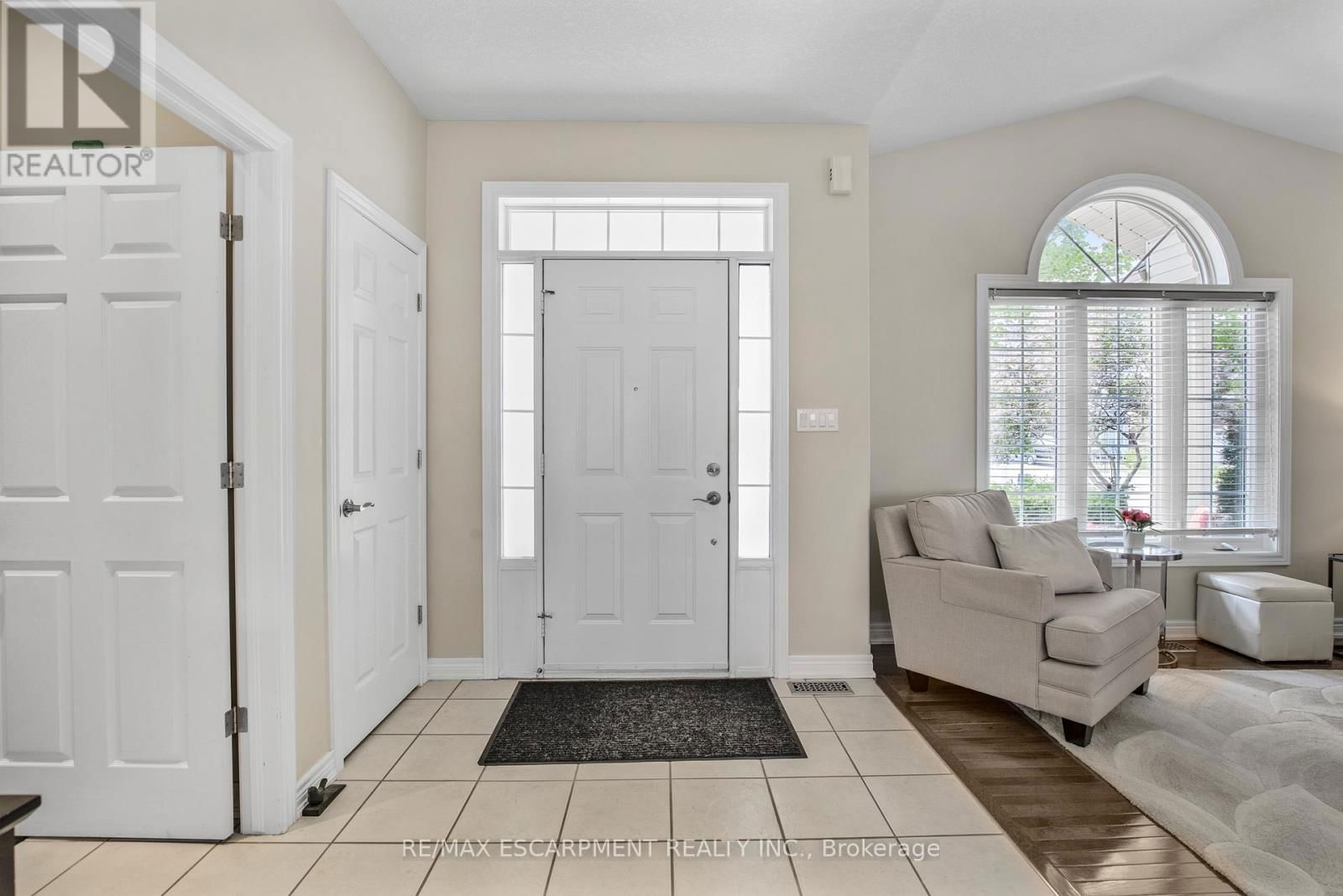14 MAPLEVIEW DRIVE Image 8
