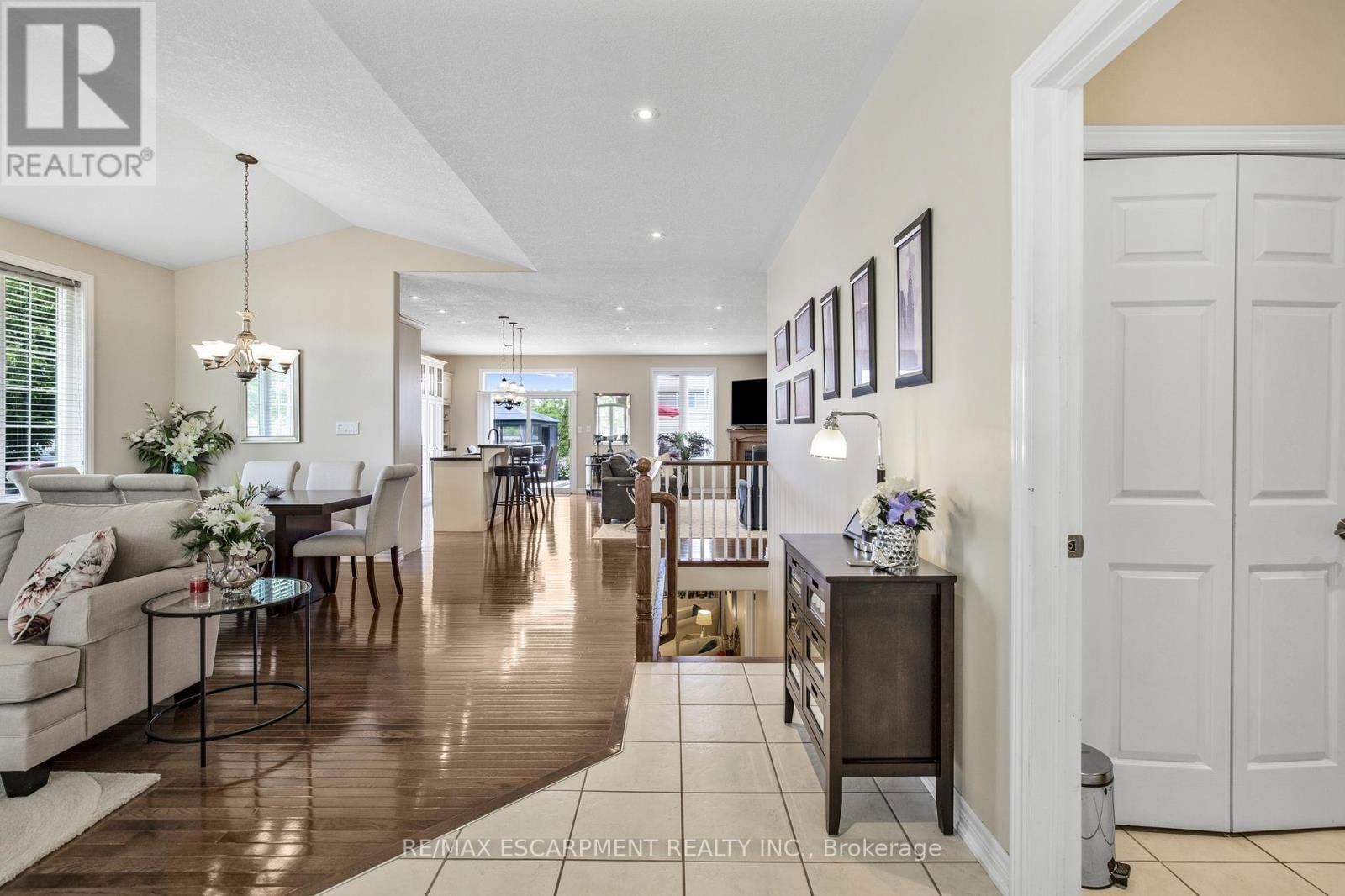 14 MAPLEVIEW DRIVE Image 9