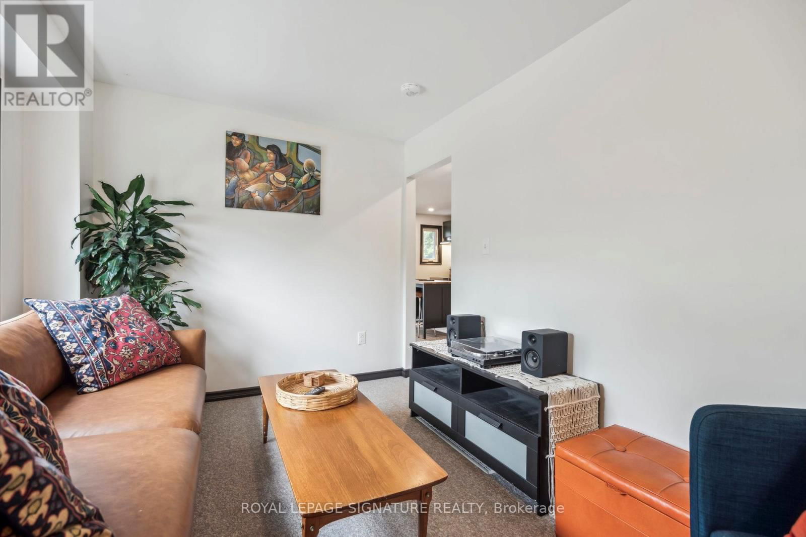 20 ROBINS AVENUE Image 12