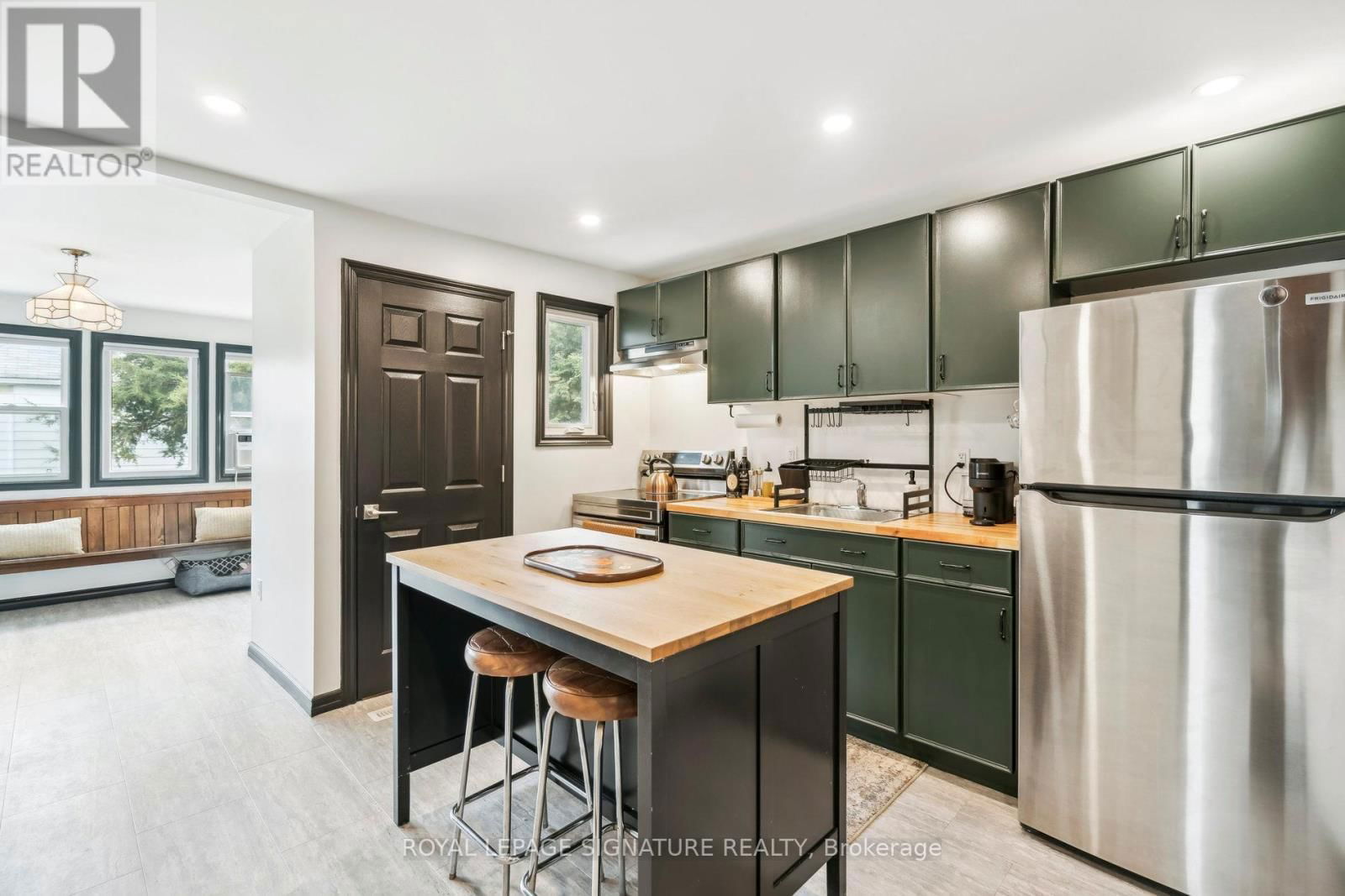 20 ROBINS AVENUE Image 13