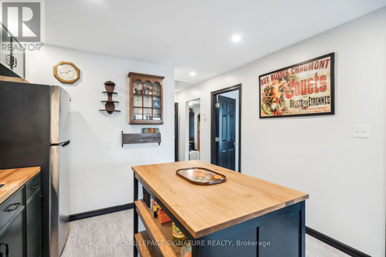20 ROBINS AVENUE Image 15