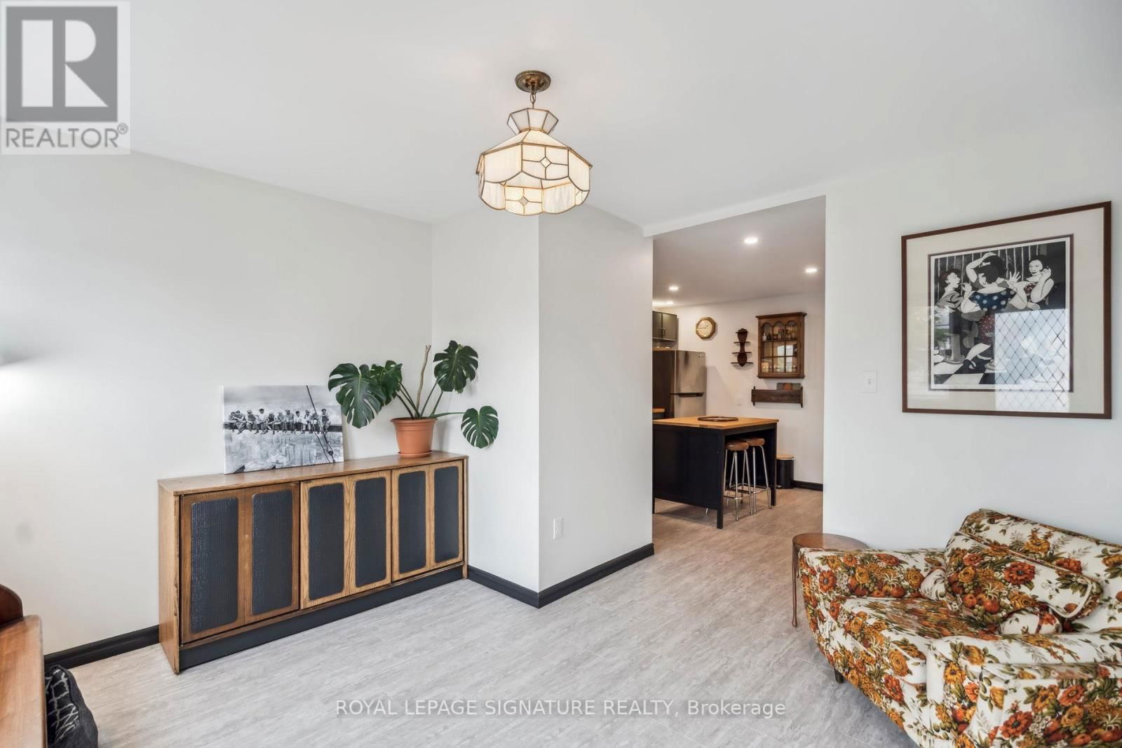 20 ROBINS AVENUE Image 18