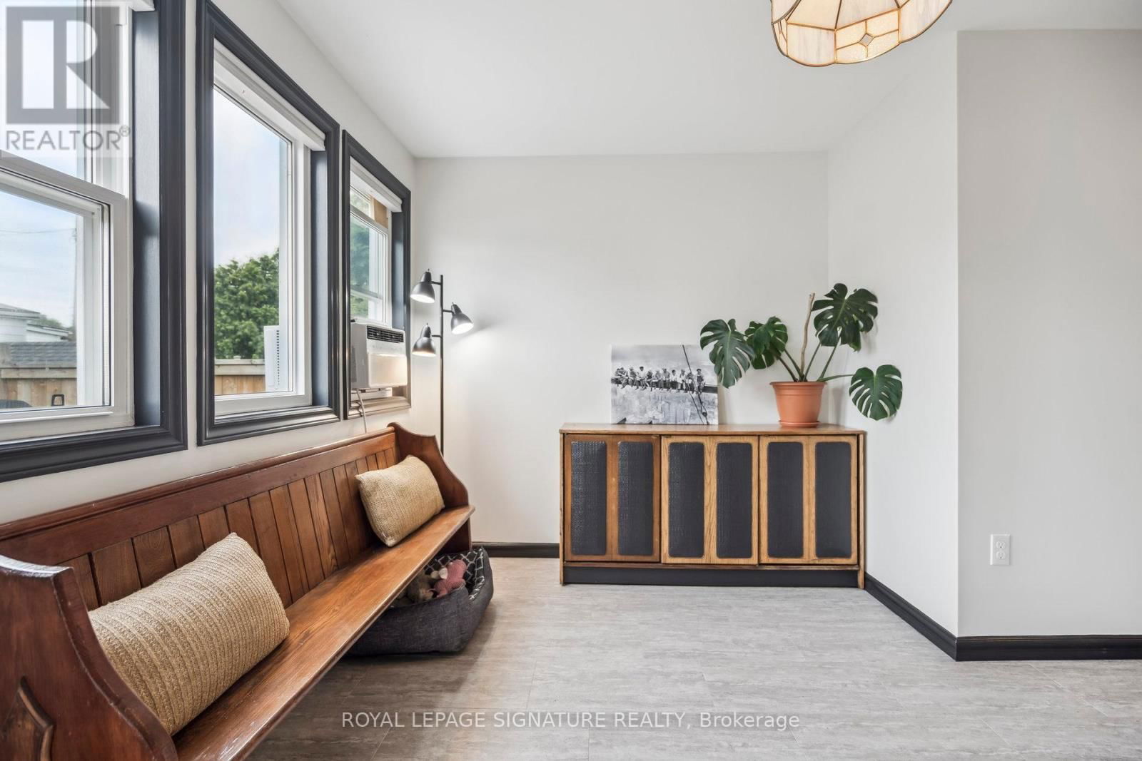 20 ROBINS AVENUE Image 19