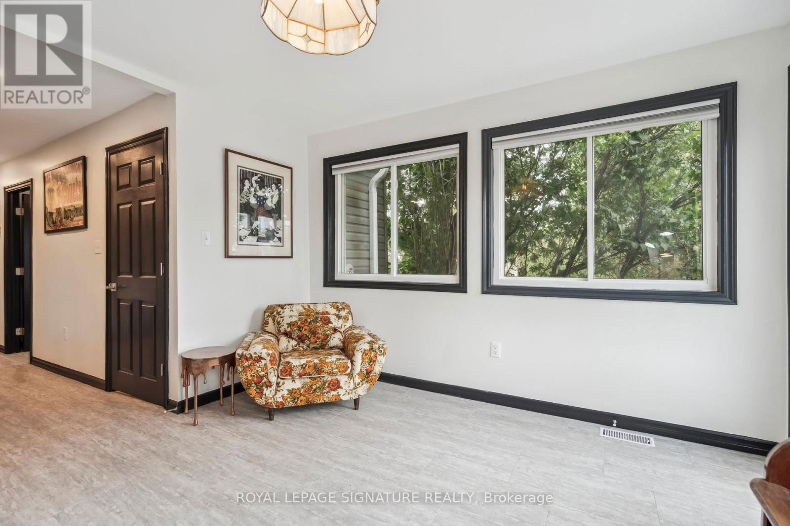 20 ROBINS AVENUE Image 20