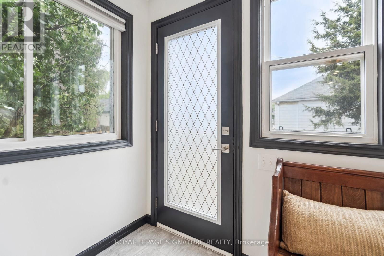20 ROBINS AVENUE Image 23