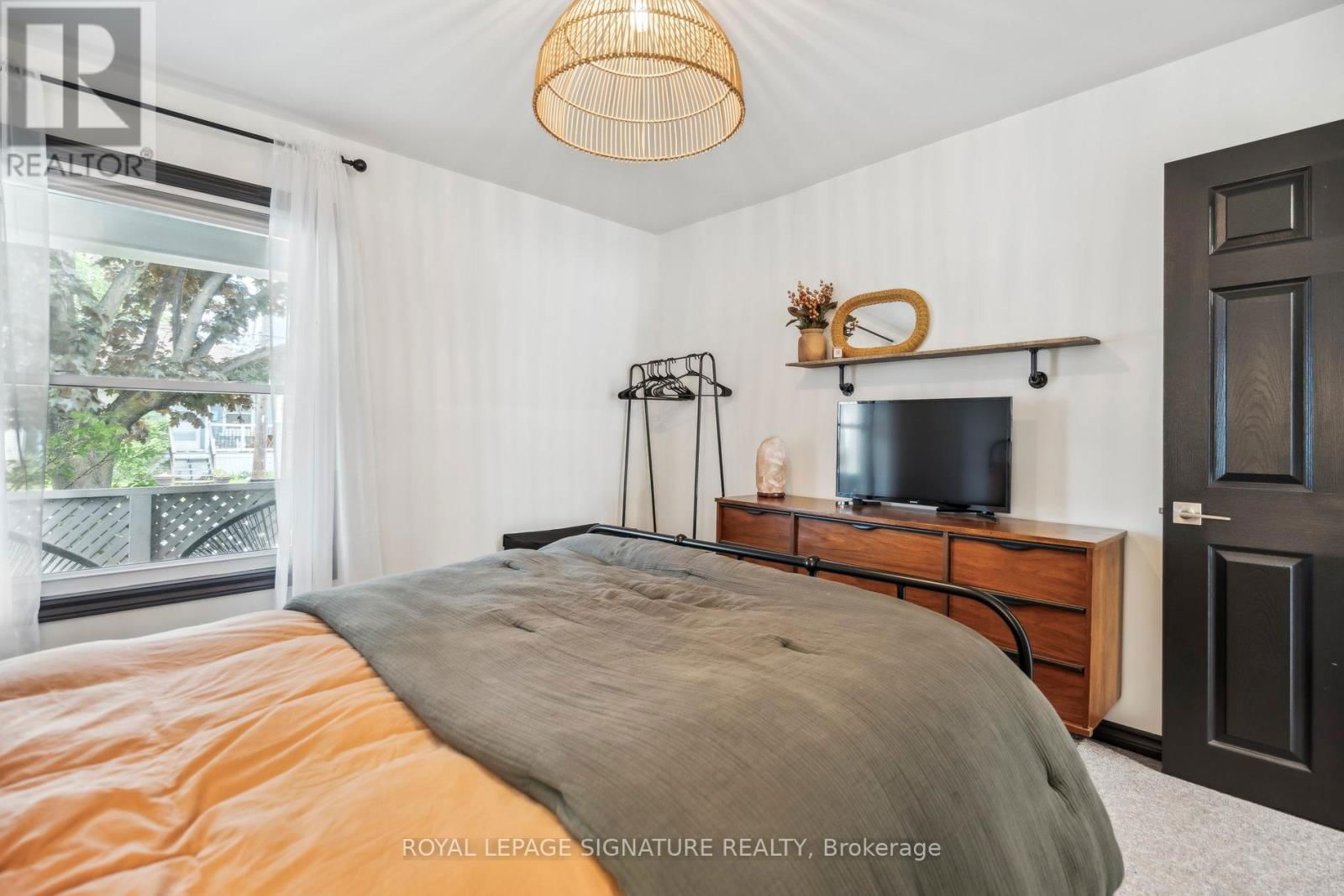 20 ROBINS AVENUE Image 25