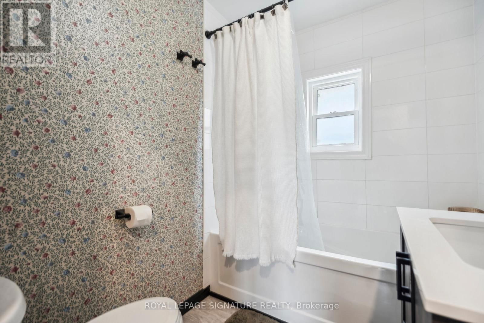 20 ROBINS AVENUE Image 26