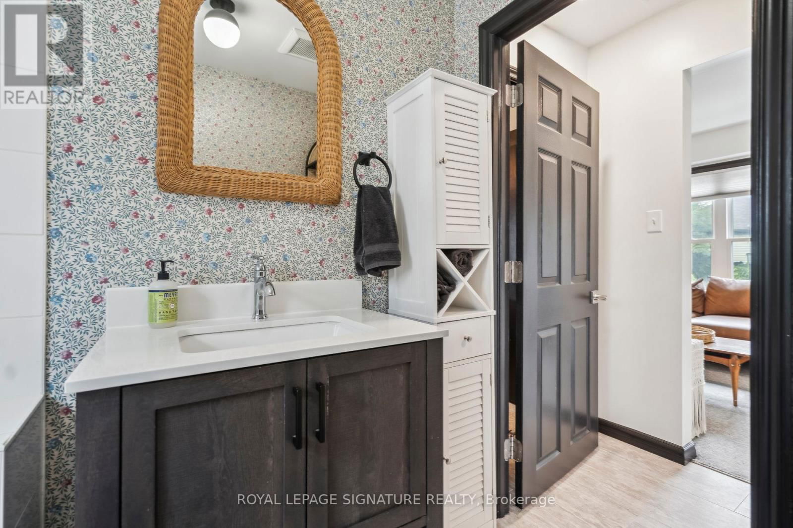 20 ROBINS AVENUE Image 27