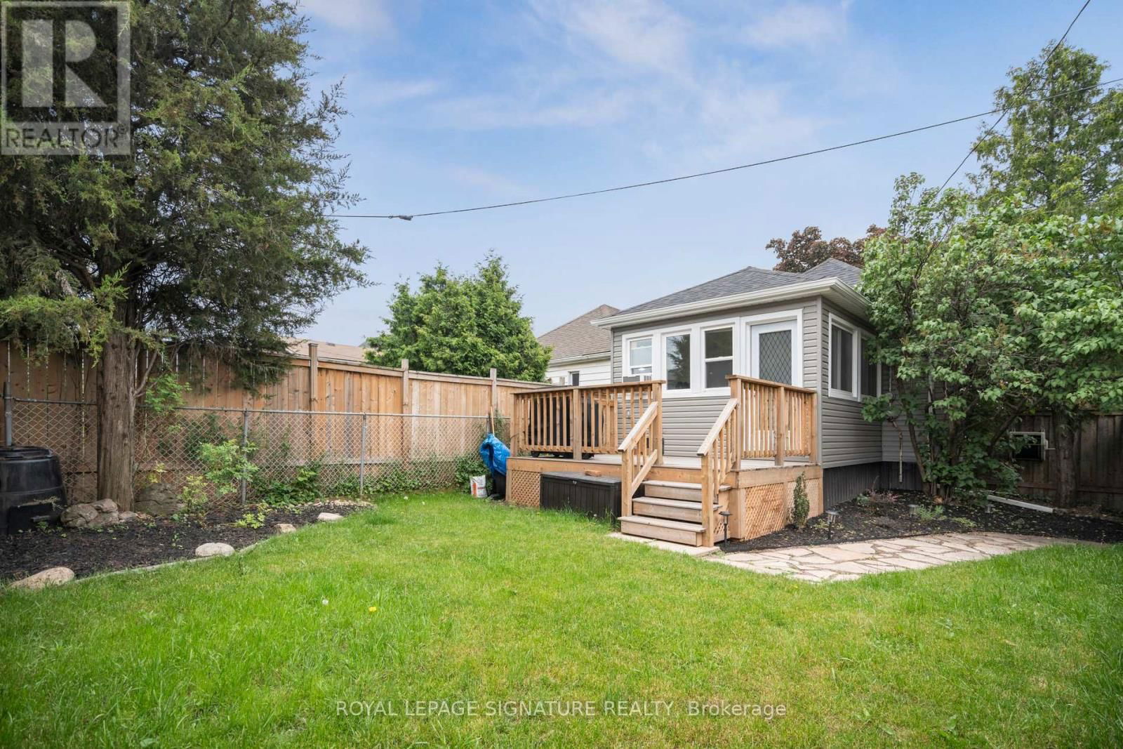 20 ROBINS AVENUE Image 30
