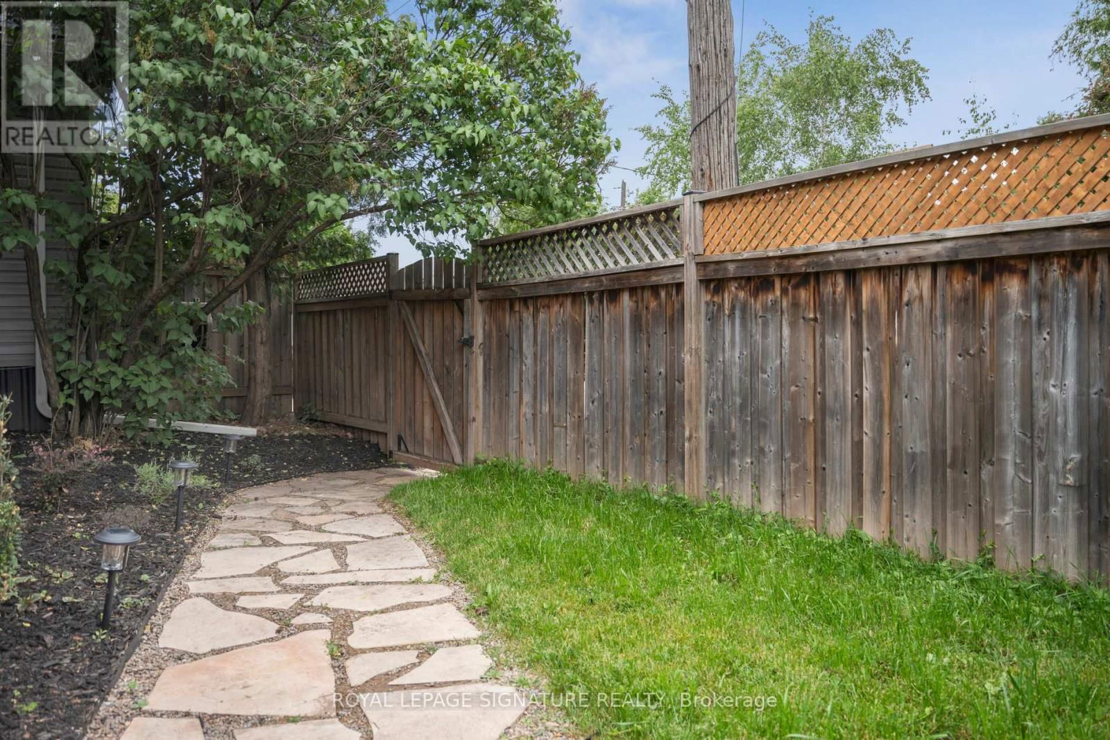 20 ROBINS AVENUE Image 31