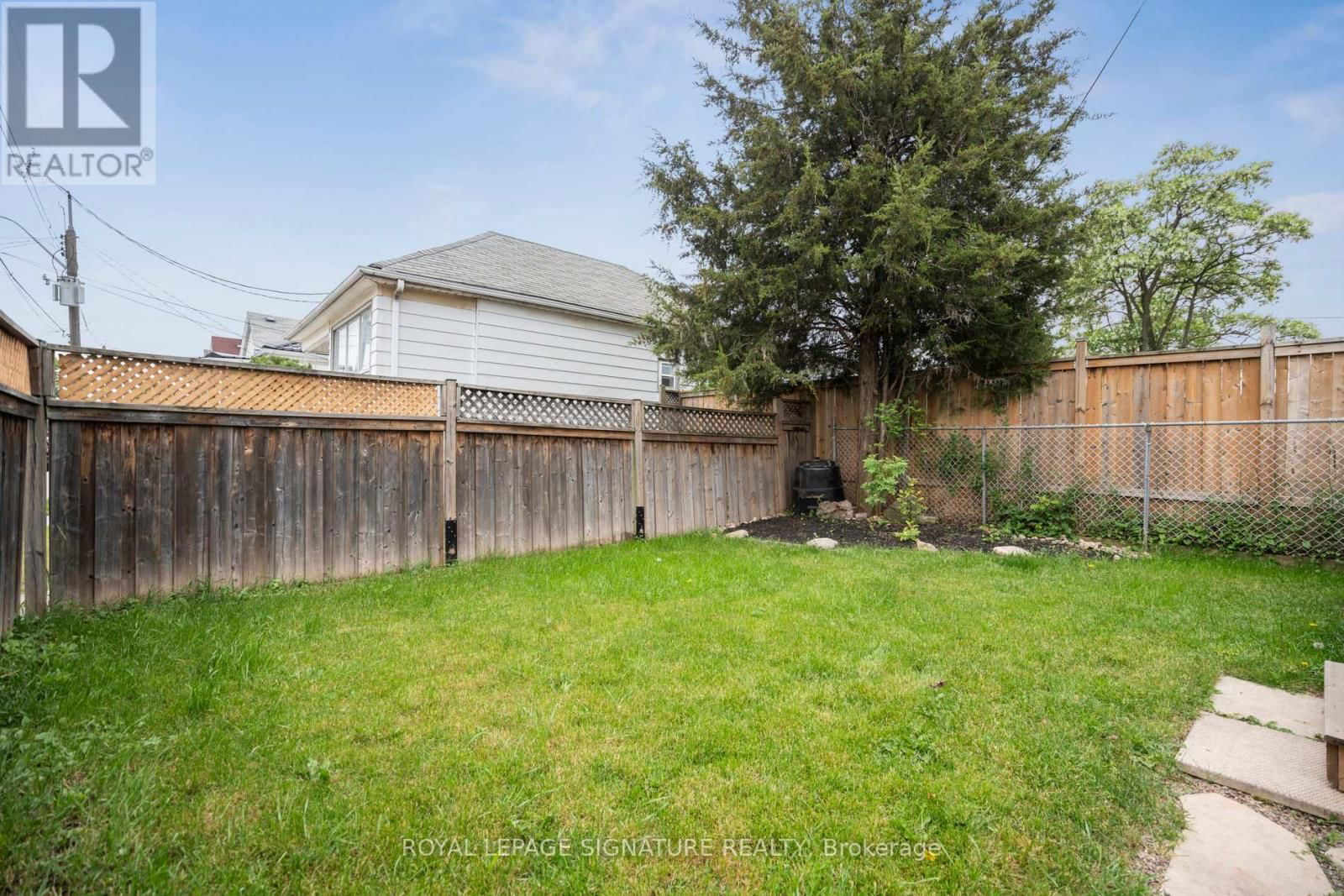 20 ROBINS AVENUE Image 32