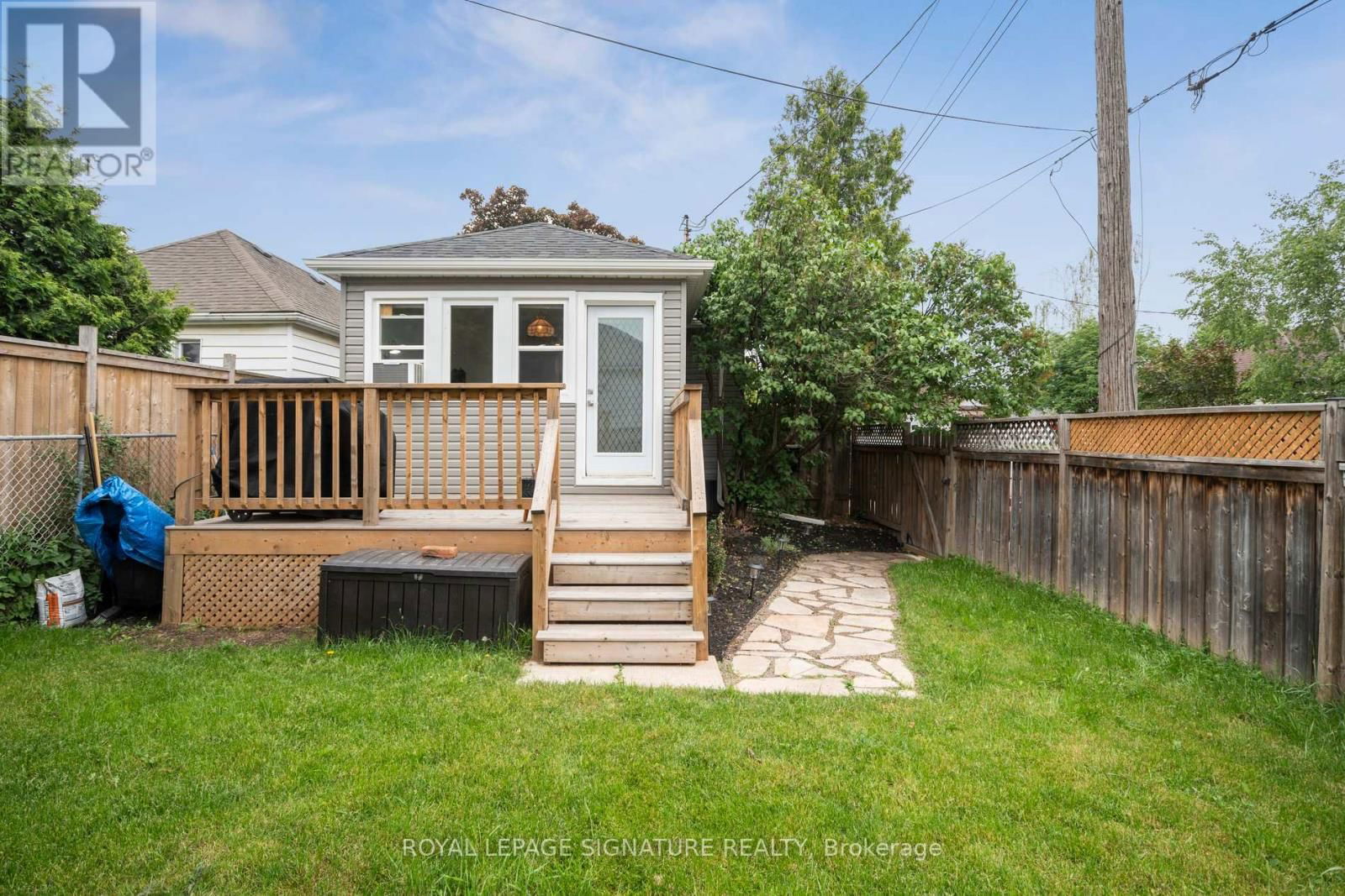 20 ROBINS AVENUE Image 33