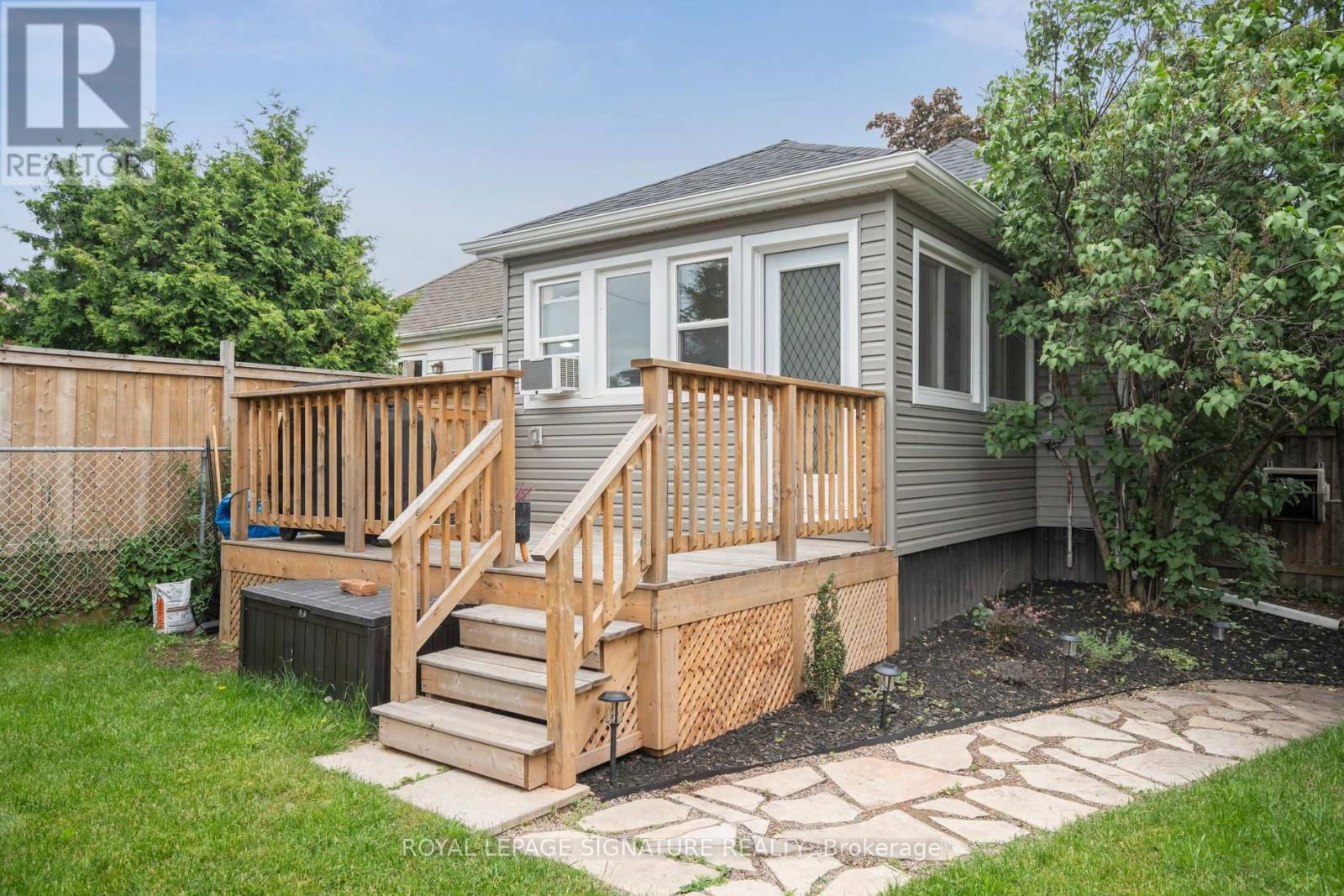 20 ROBINS AVENUE Image 34