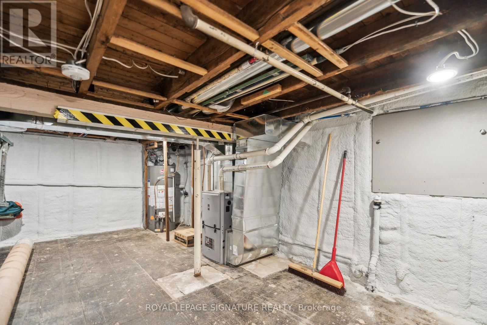 20 ROBINS AVENUE Image 36