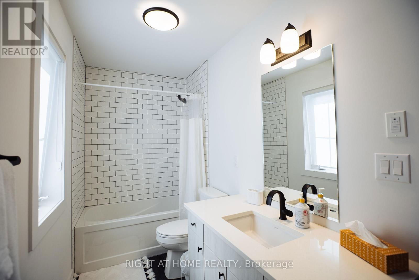 114 BLACK WILLOW CRESCENT Image 33