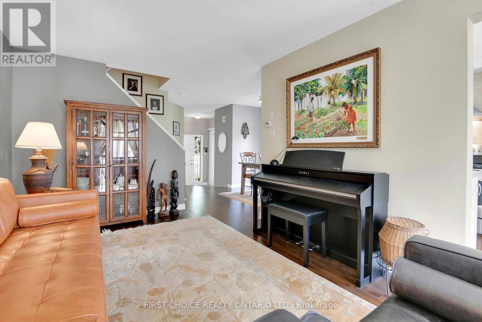821 COMO CRESCENT Image 13