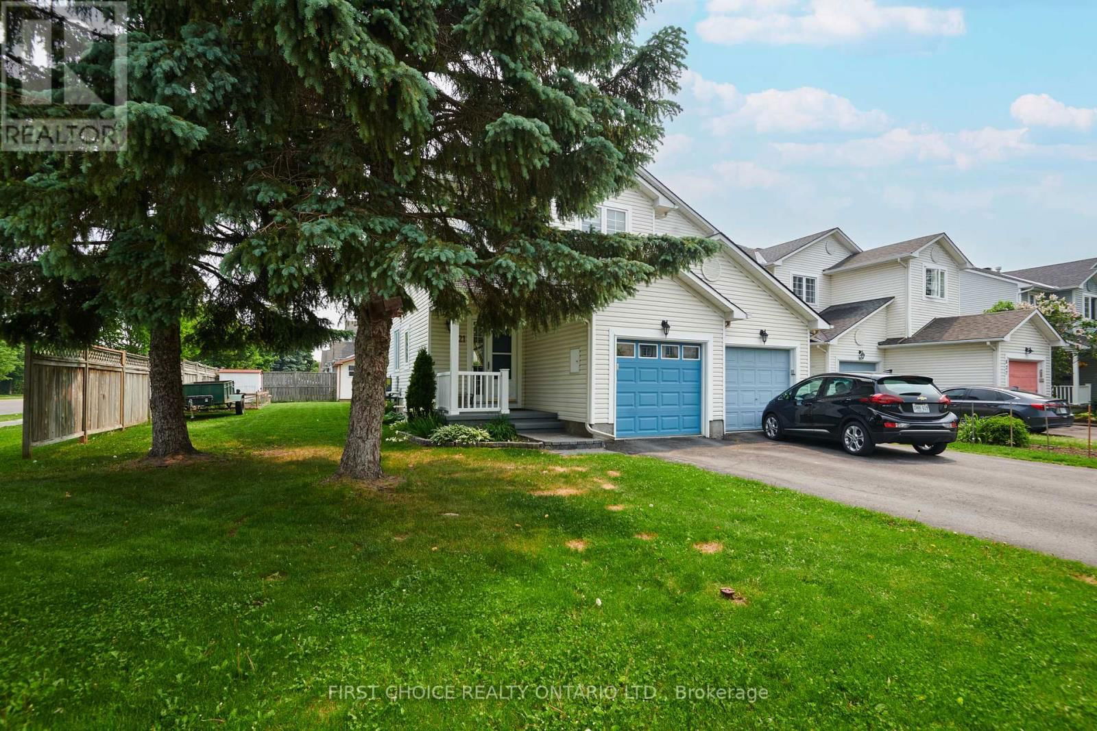 821 COMO CRESCENT Image 2