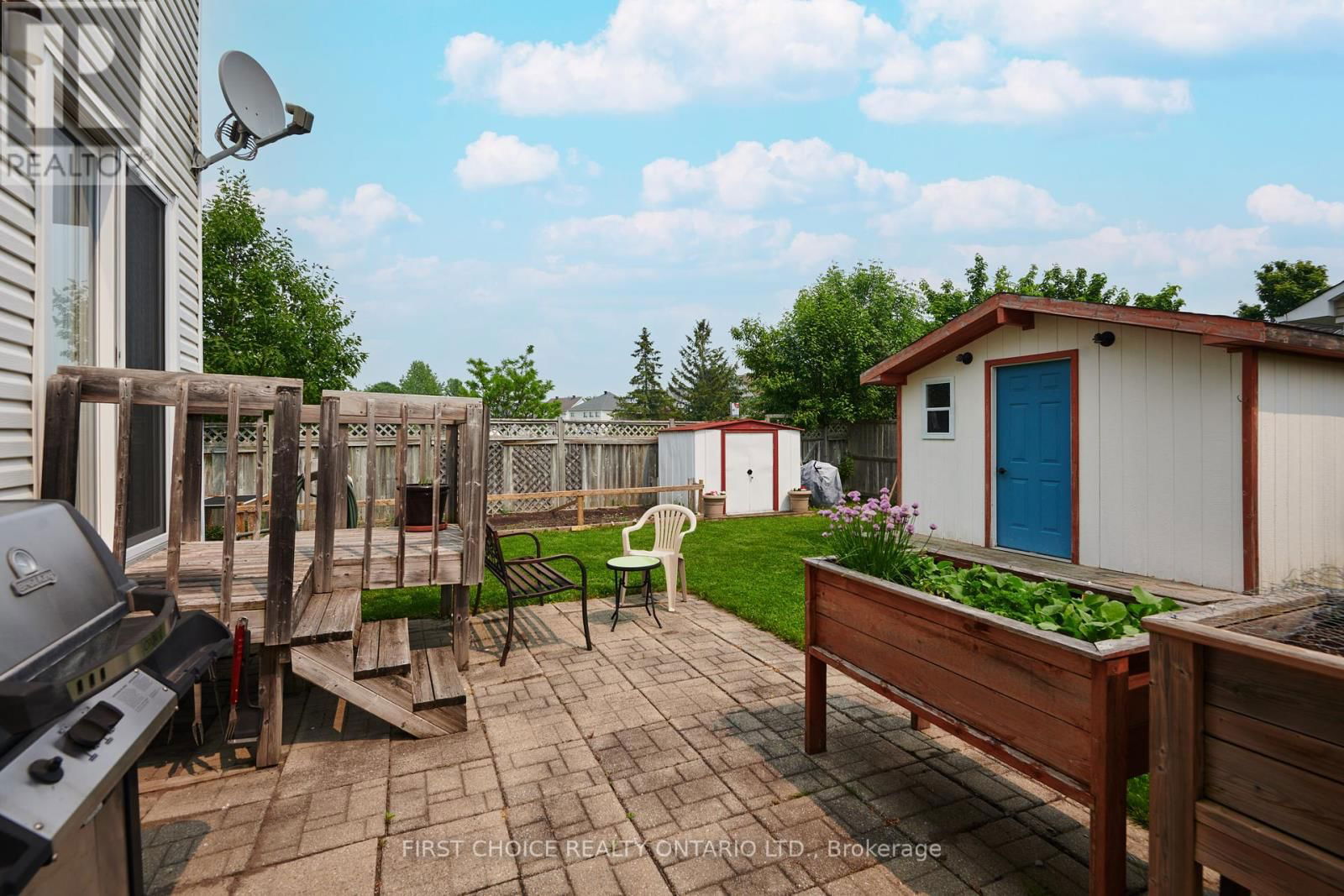 821 COMO CRESCENT Image 32