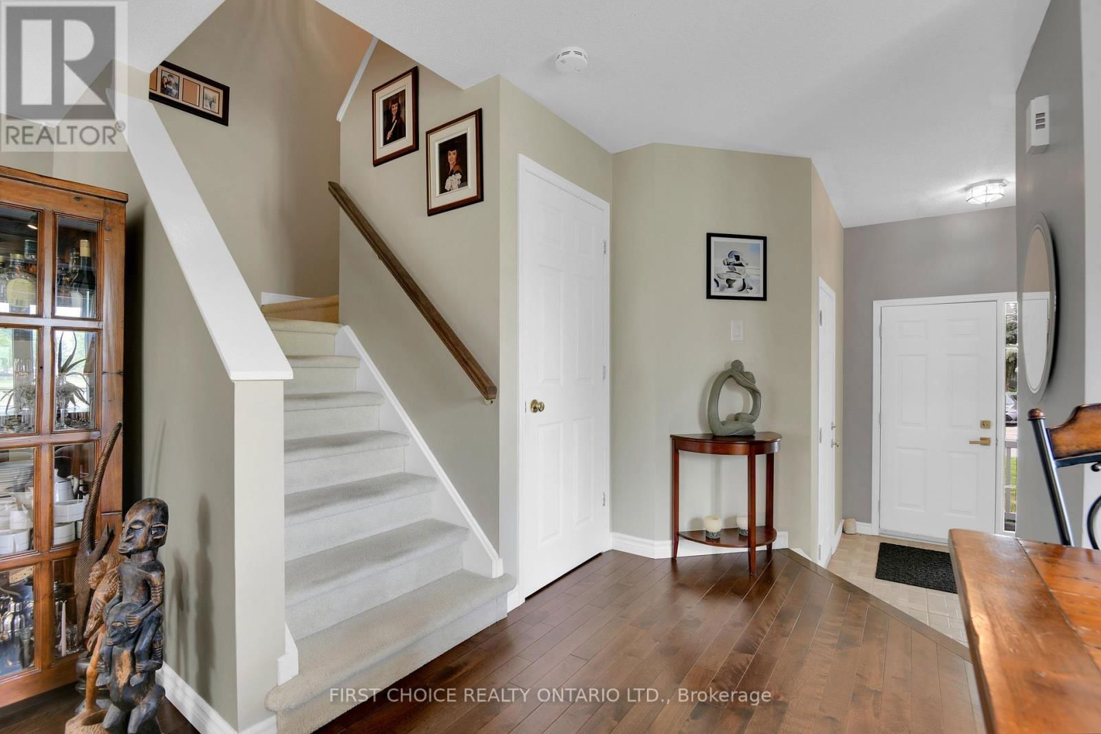821 COMO CRESCENT Image 8