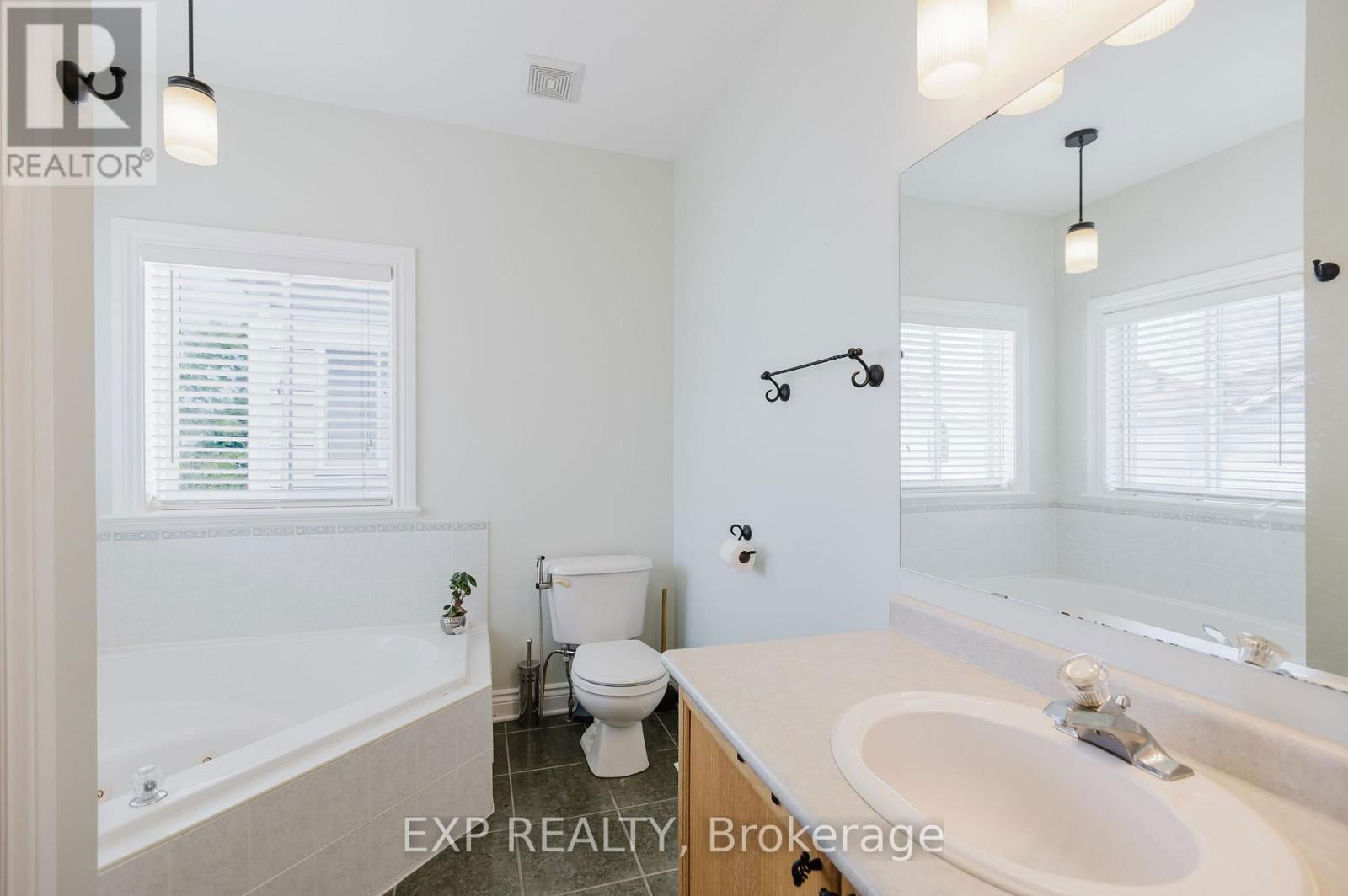 29 CASTLE GLEN CRESCENT Image 18