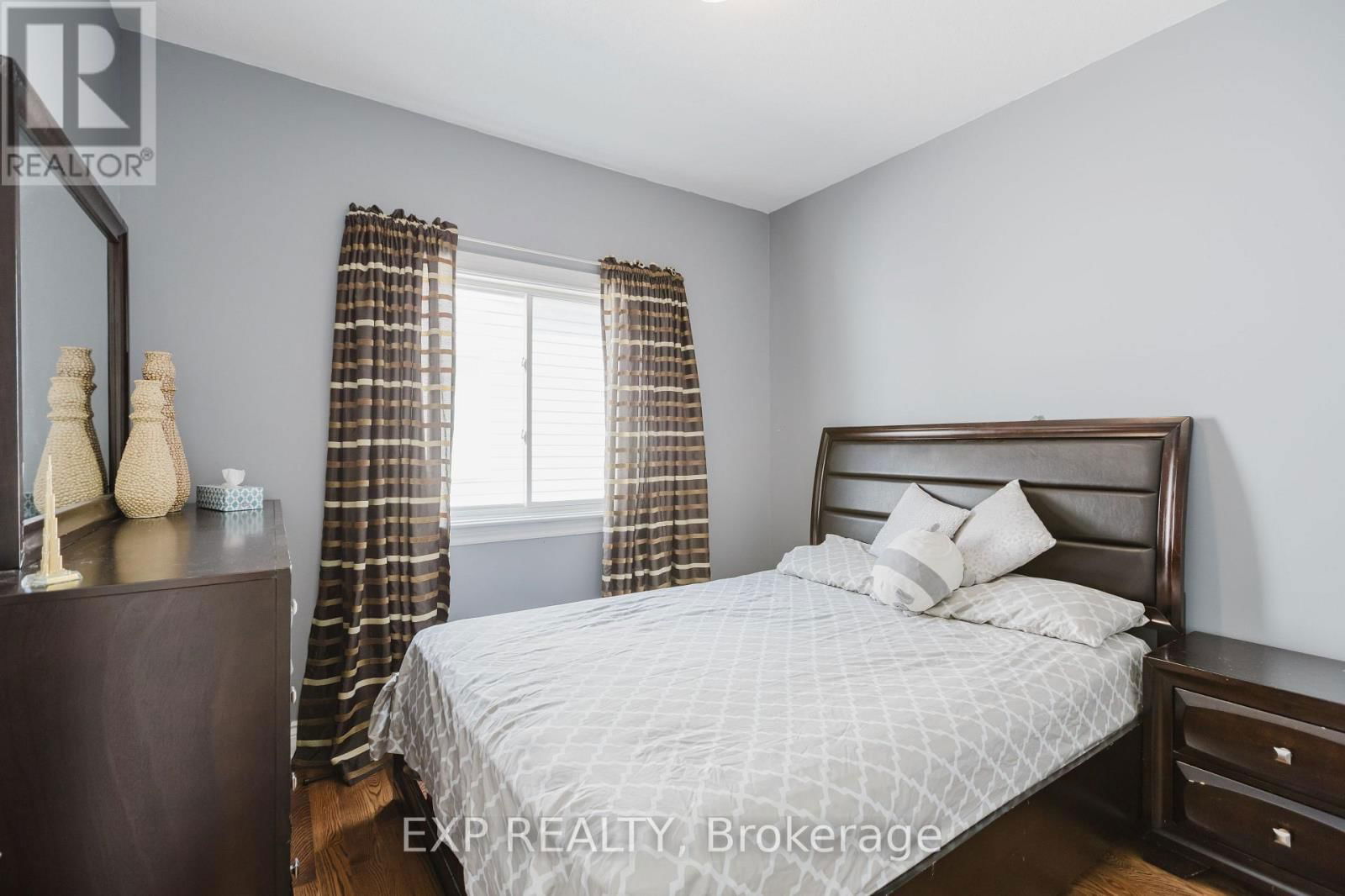 29 CASTLE GLEN CRESCENT Image 22