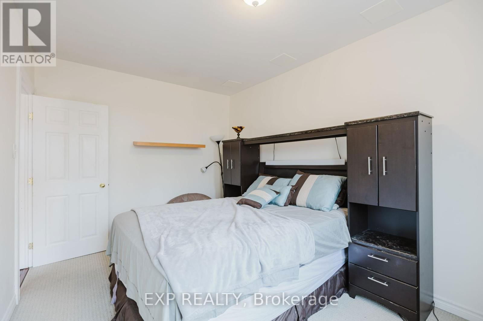 29 CASTLE GLEN CRESCENT Image 32