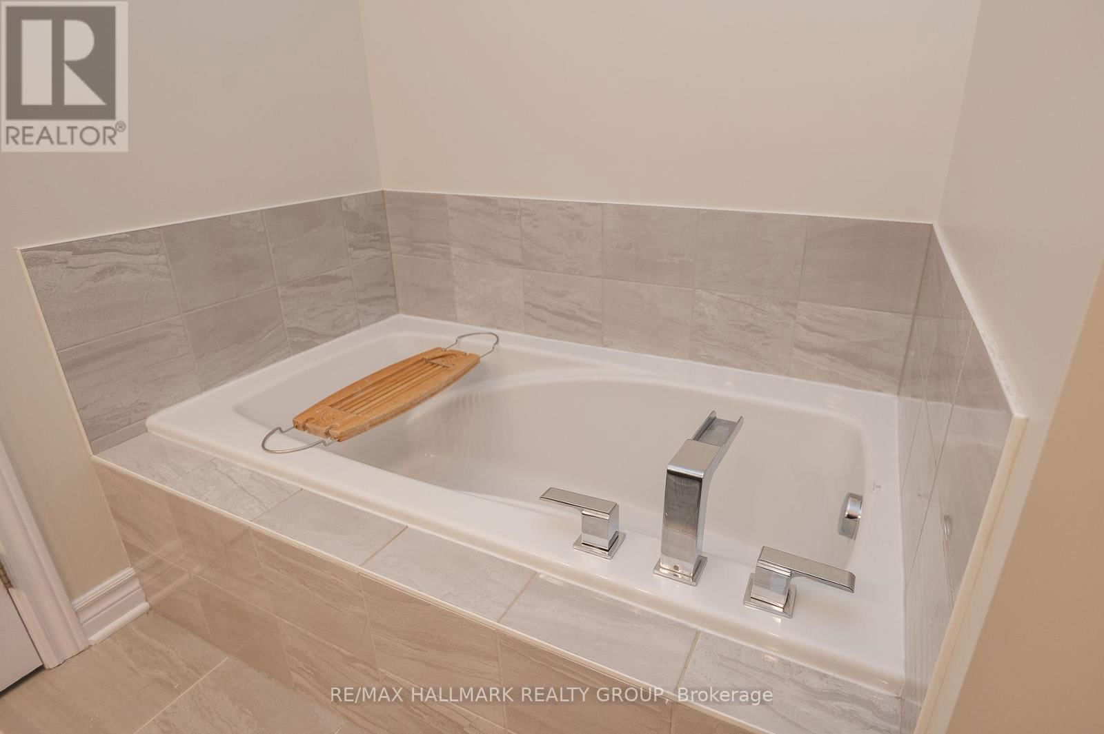 208 SITTELLE PRIVATE Image 30