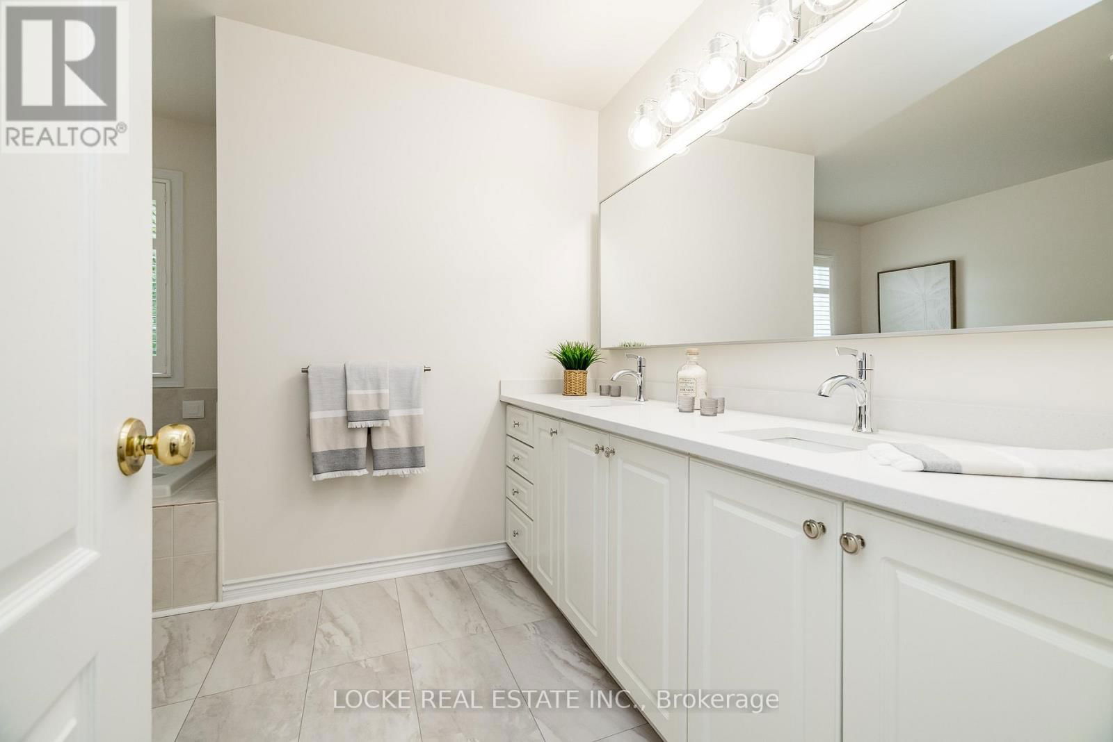 5845 GLADEWOODS PLACE Image 30