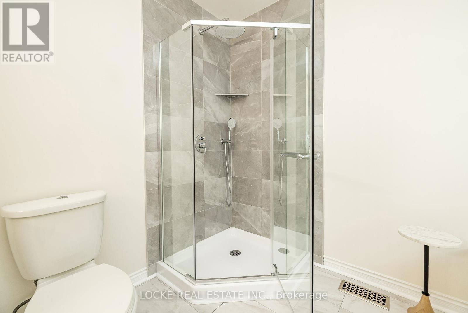 5845 GLADEWOODS PLACE Image 34