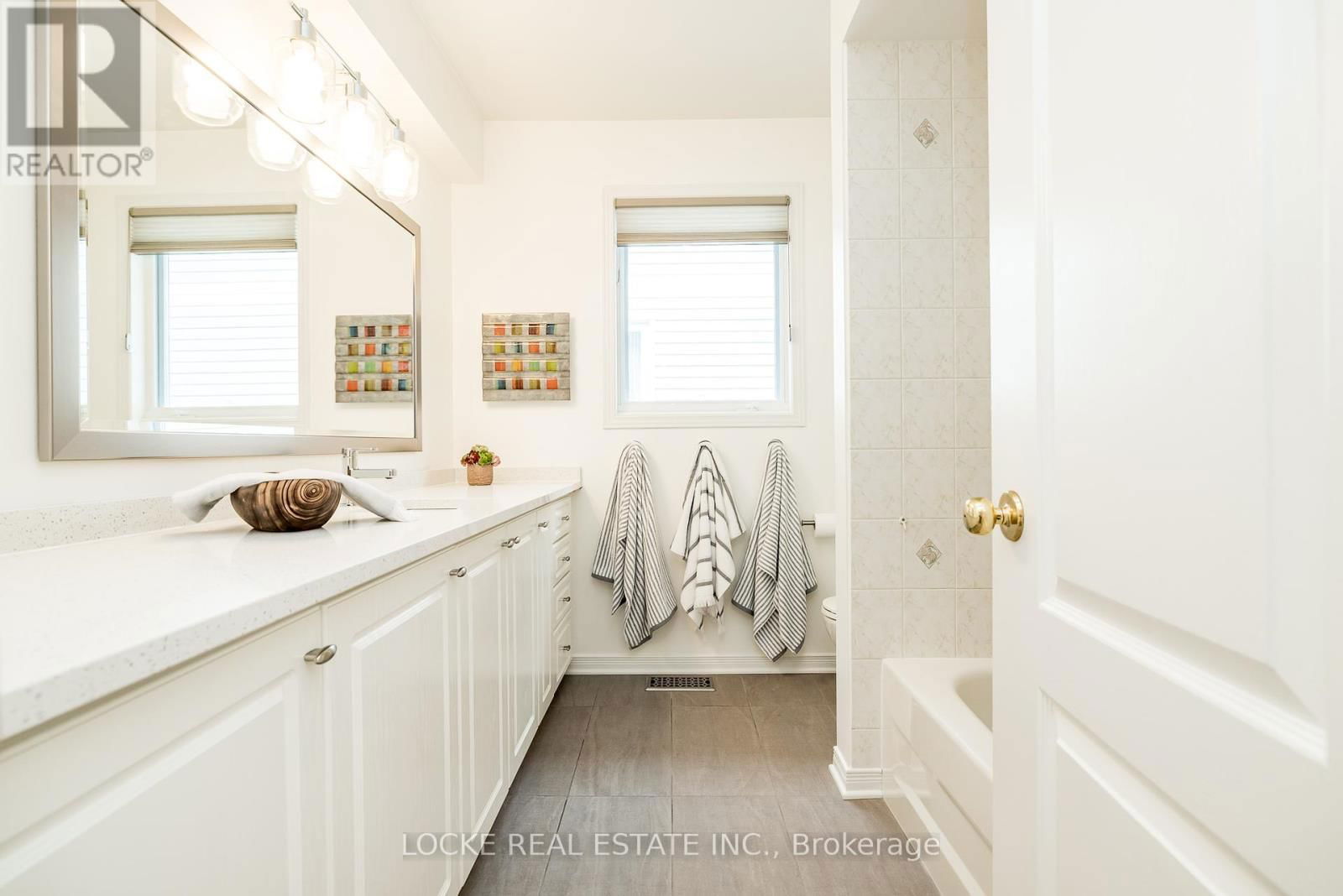 5845 GLADEWOODS PLACE Image 36