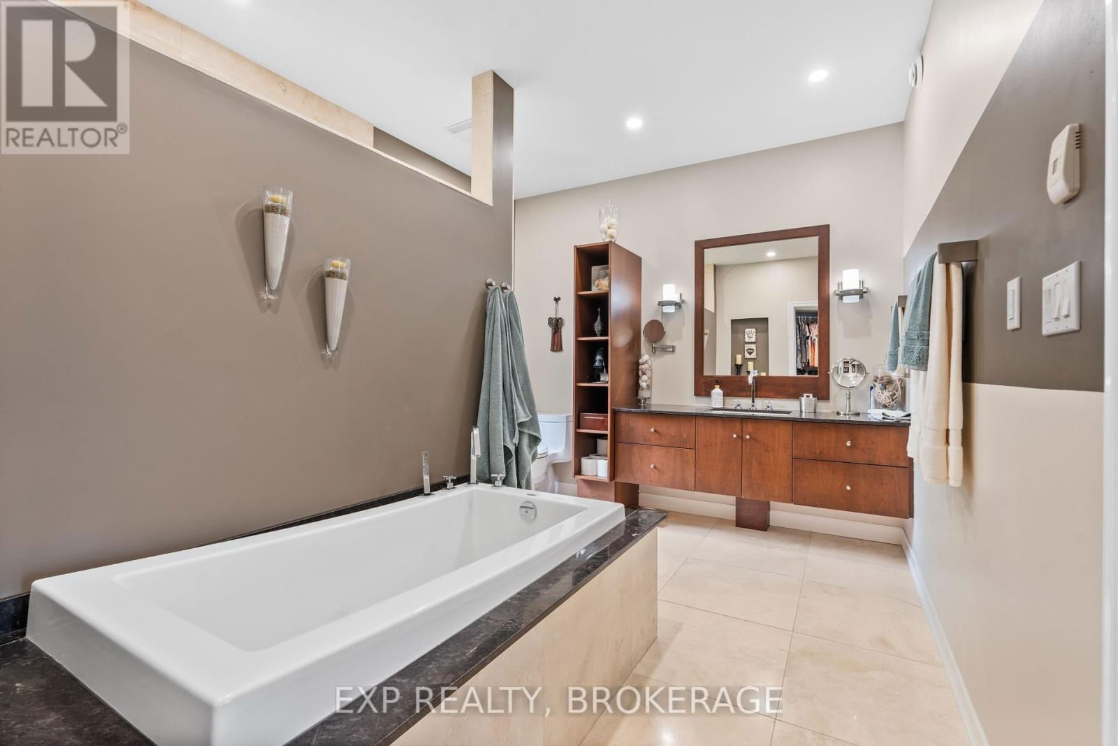 121 BASS LANE Image 18