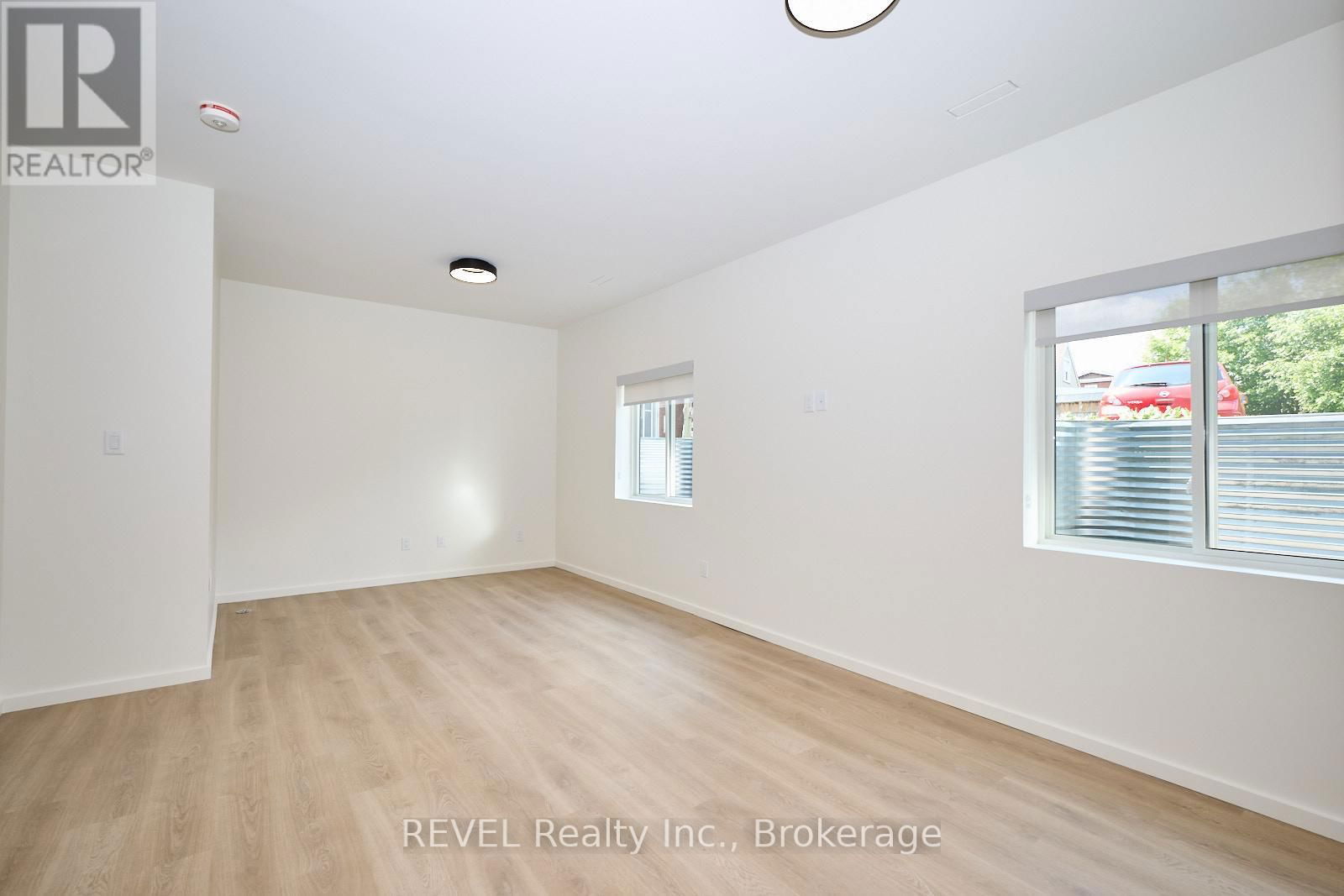 Unit 2 - 5361 VALLEY WAY Image 10