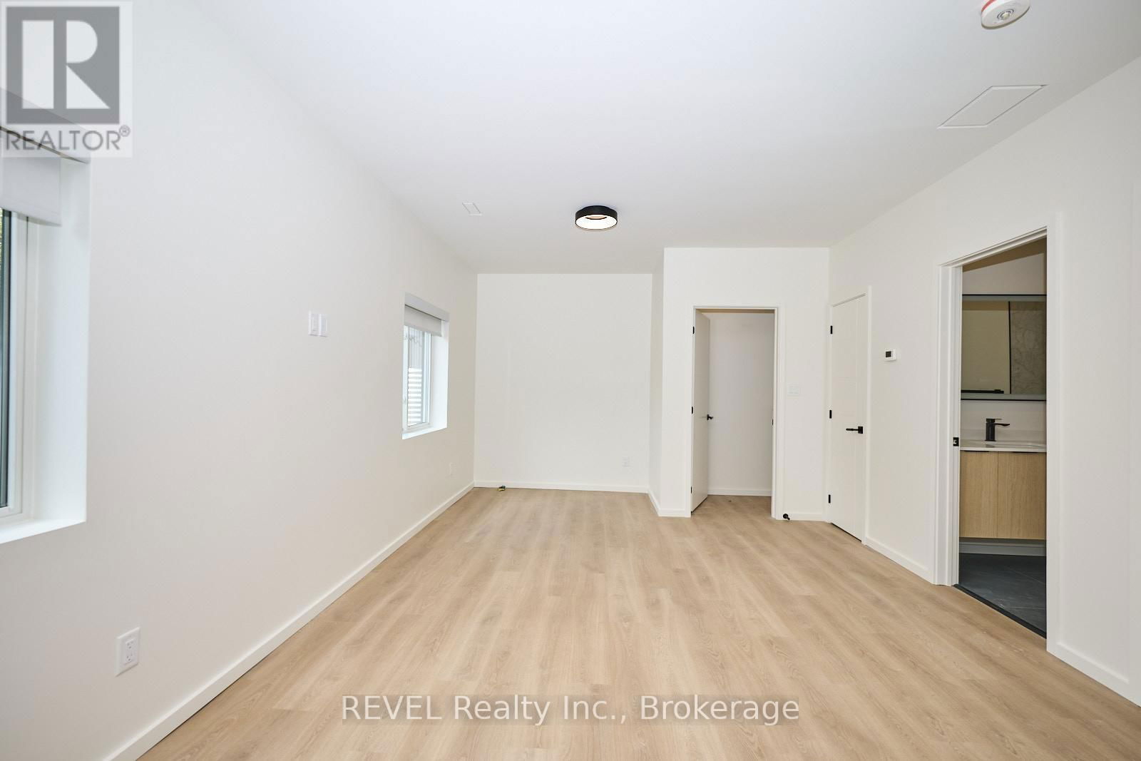 Unit 2 - 5361 VALLEY WAY Image 11