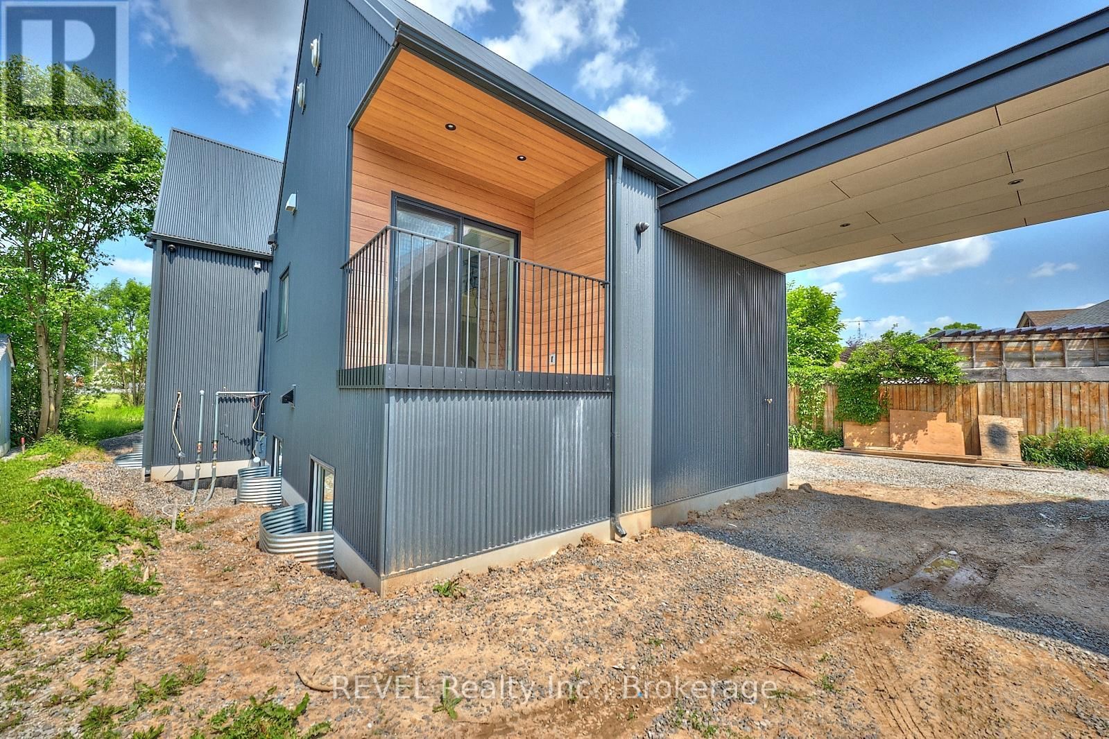 Unit 2 - 5361 VALLEY WAY Image 3