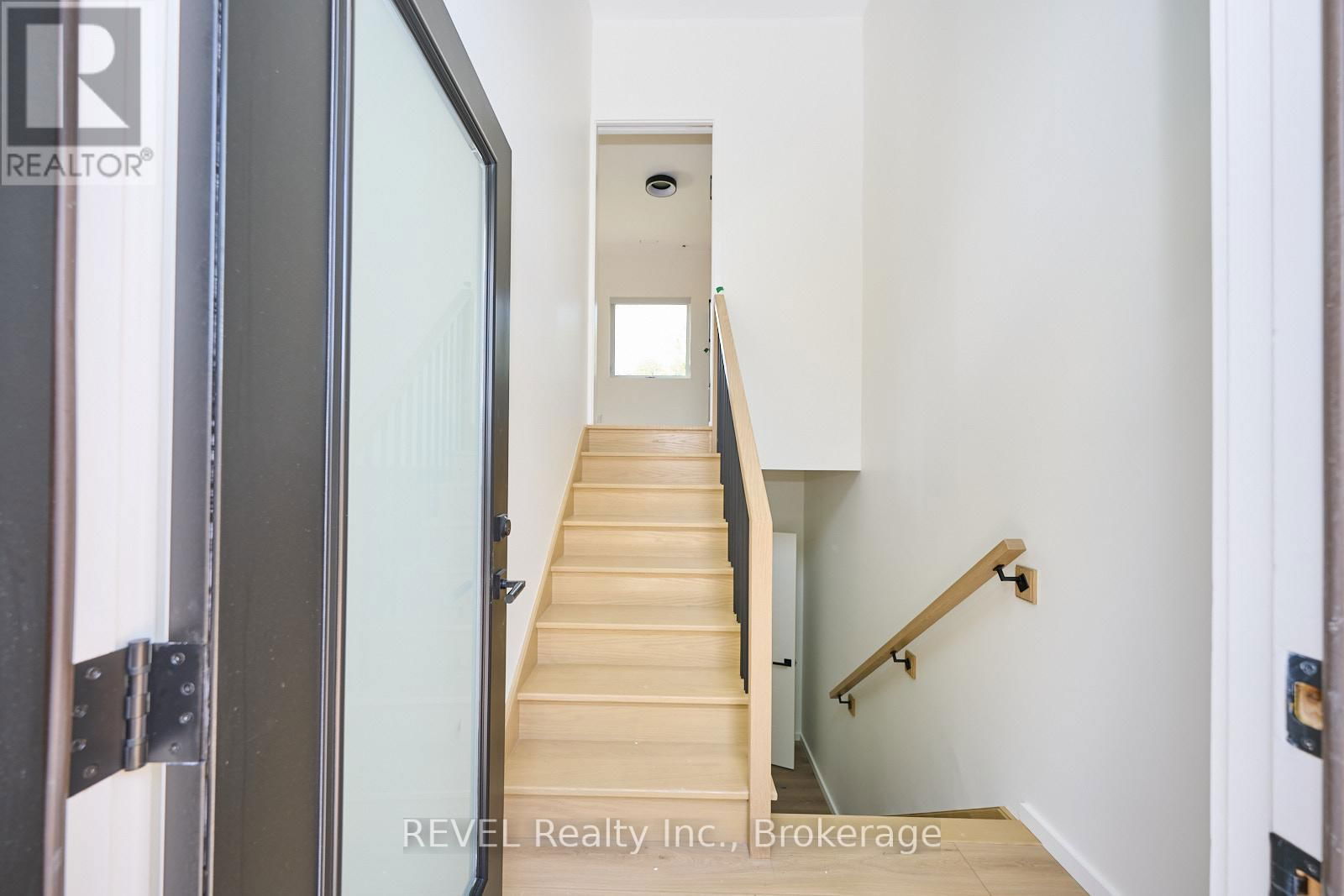 Unit 2 - 5361 VALLEY WAY Image 4