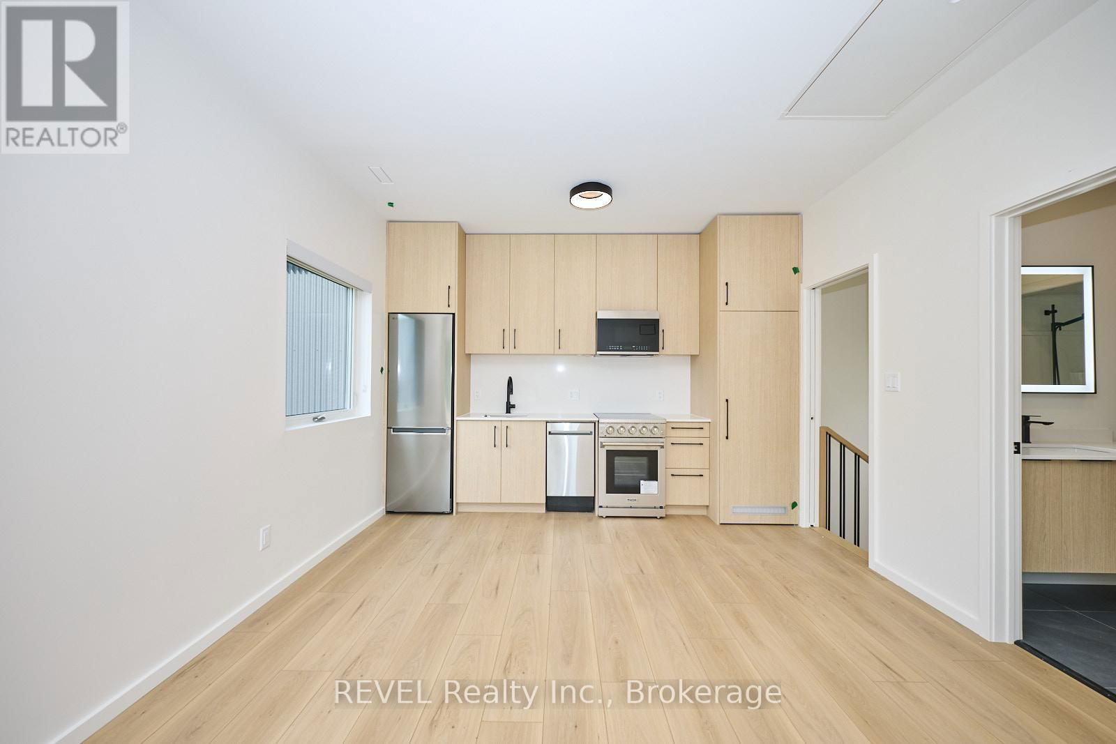 Unit 2 - 5361 VALLEY WAY Image 6