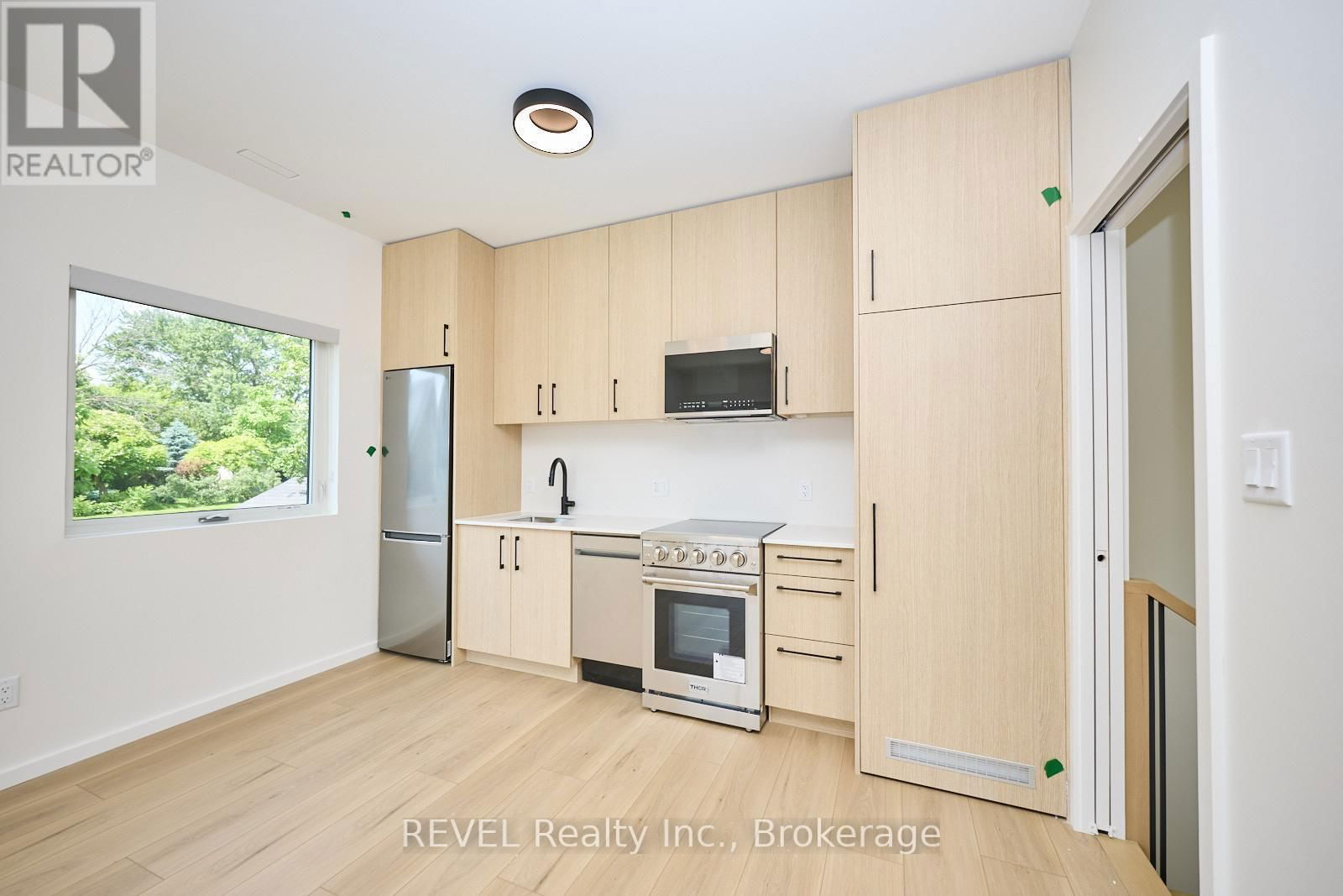 Unit 2 - 5361 VALLEY WAY Image 7