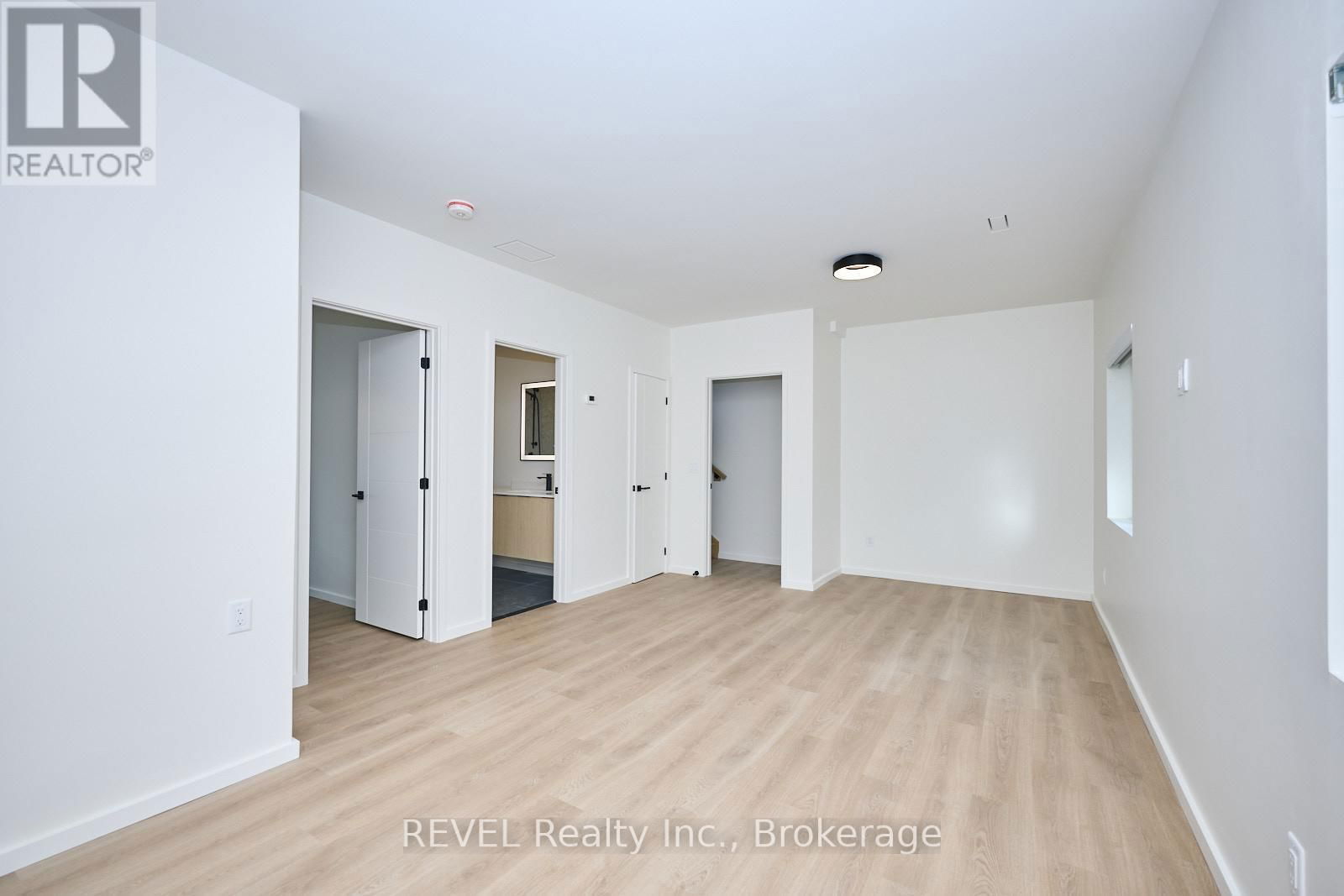 Unit 3 - 5361 VALLEY WAY Image 14