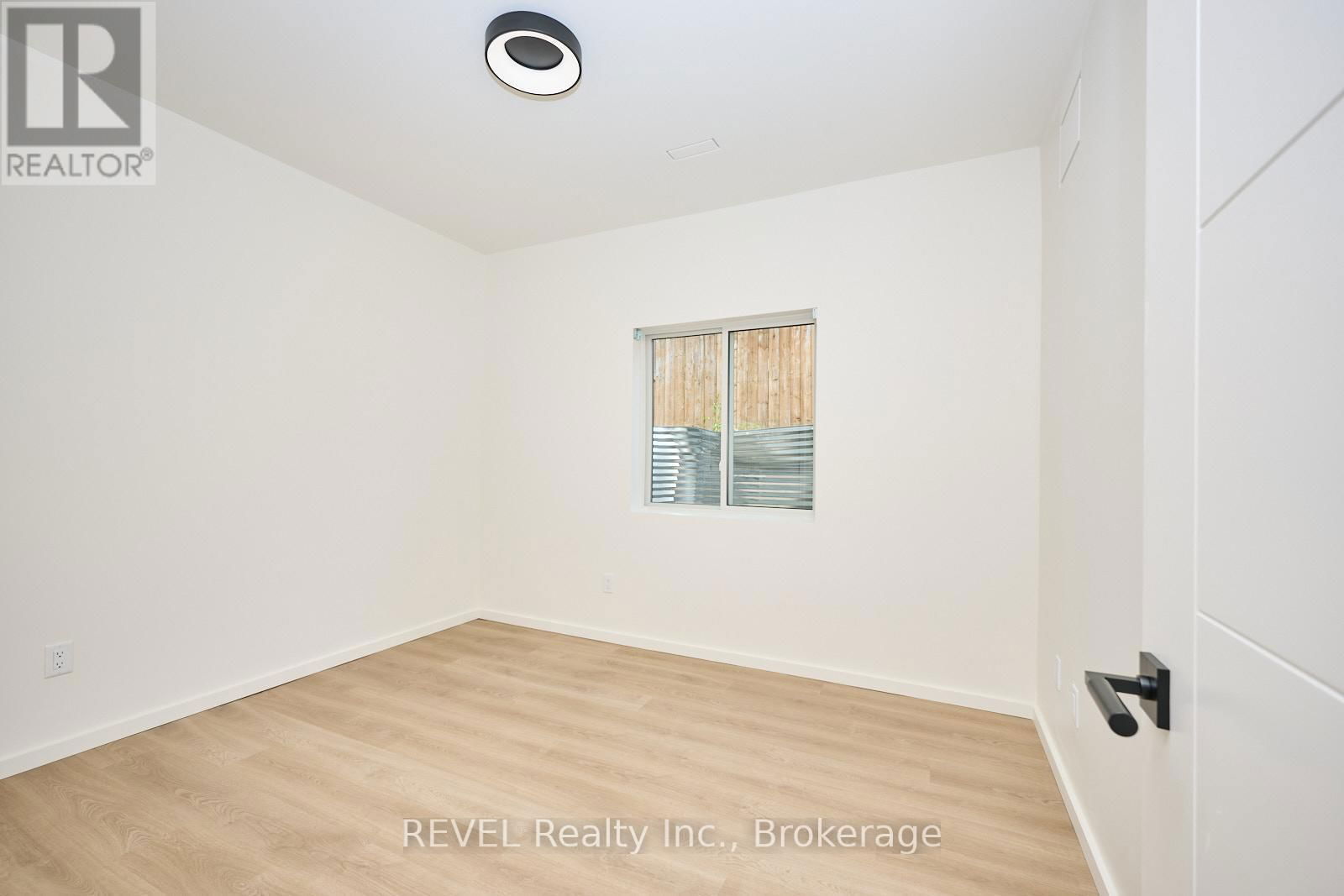Unit 3 - 5361 VALLEY WAY Image 15